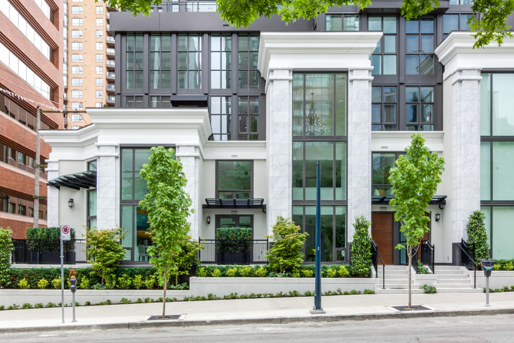 888 HELMCKEN Street,  Vancouver BC