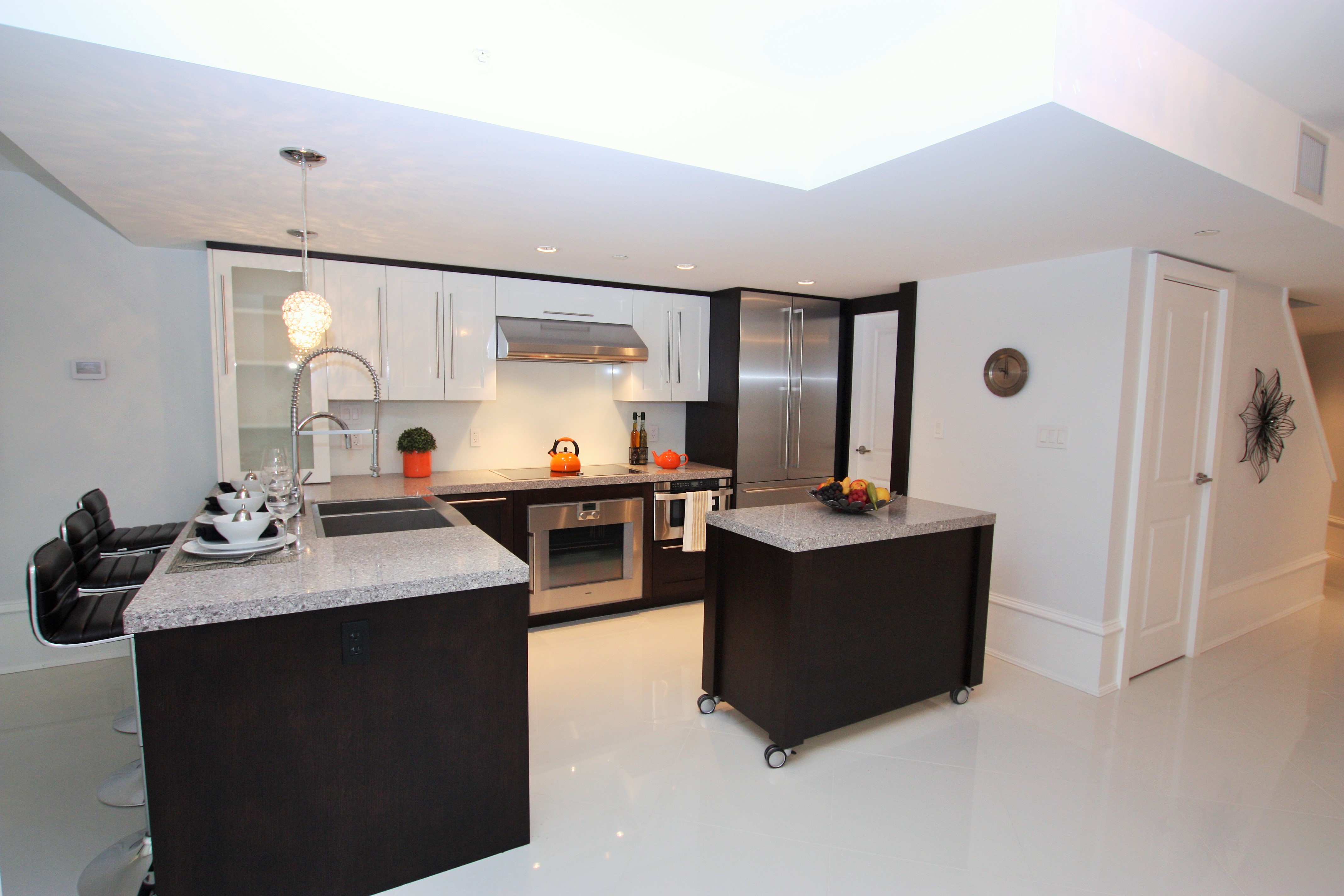 888 HELMCKEN Street  Vancouver BC, V6Z 1V8 7