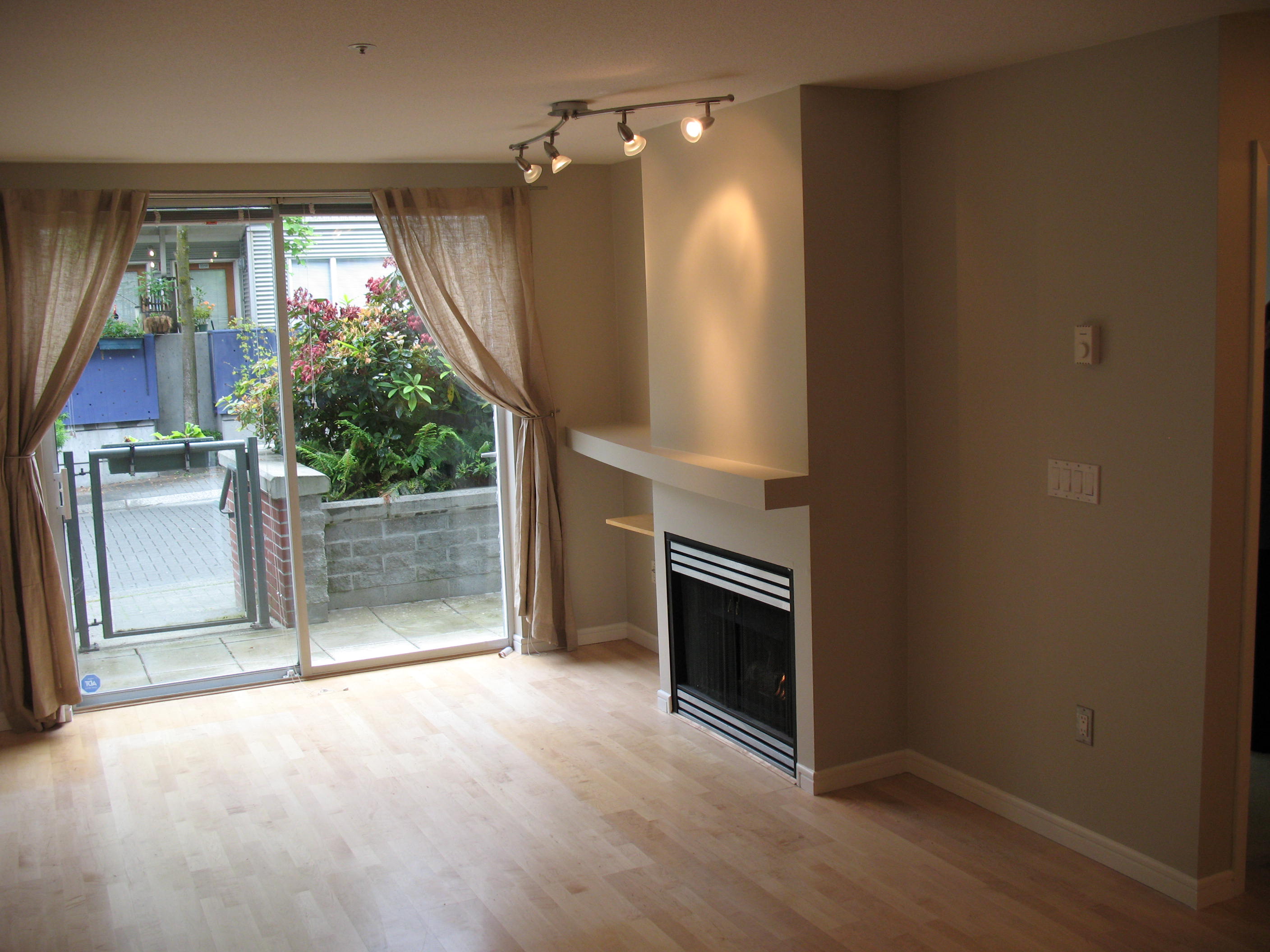 110 2288 MARSTRAND Ave 3