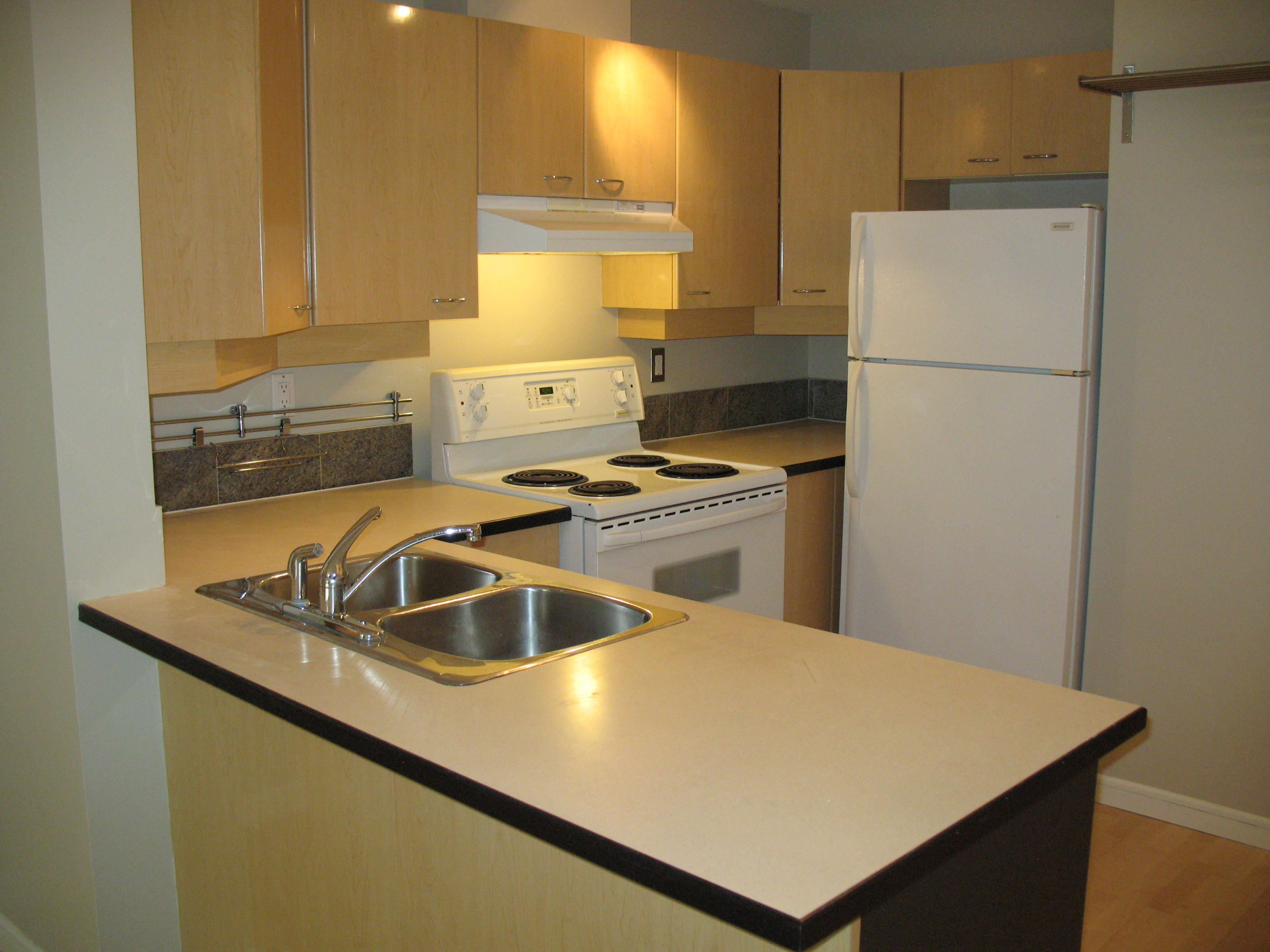 110 2288 MARSTRAND Ave 5
