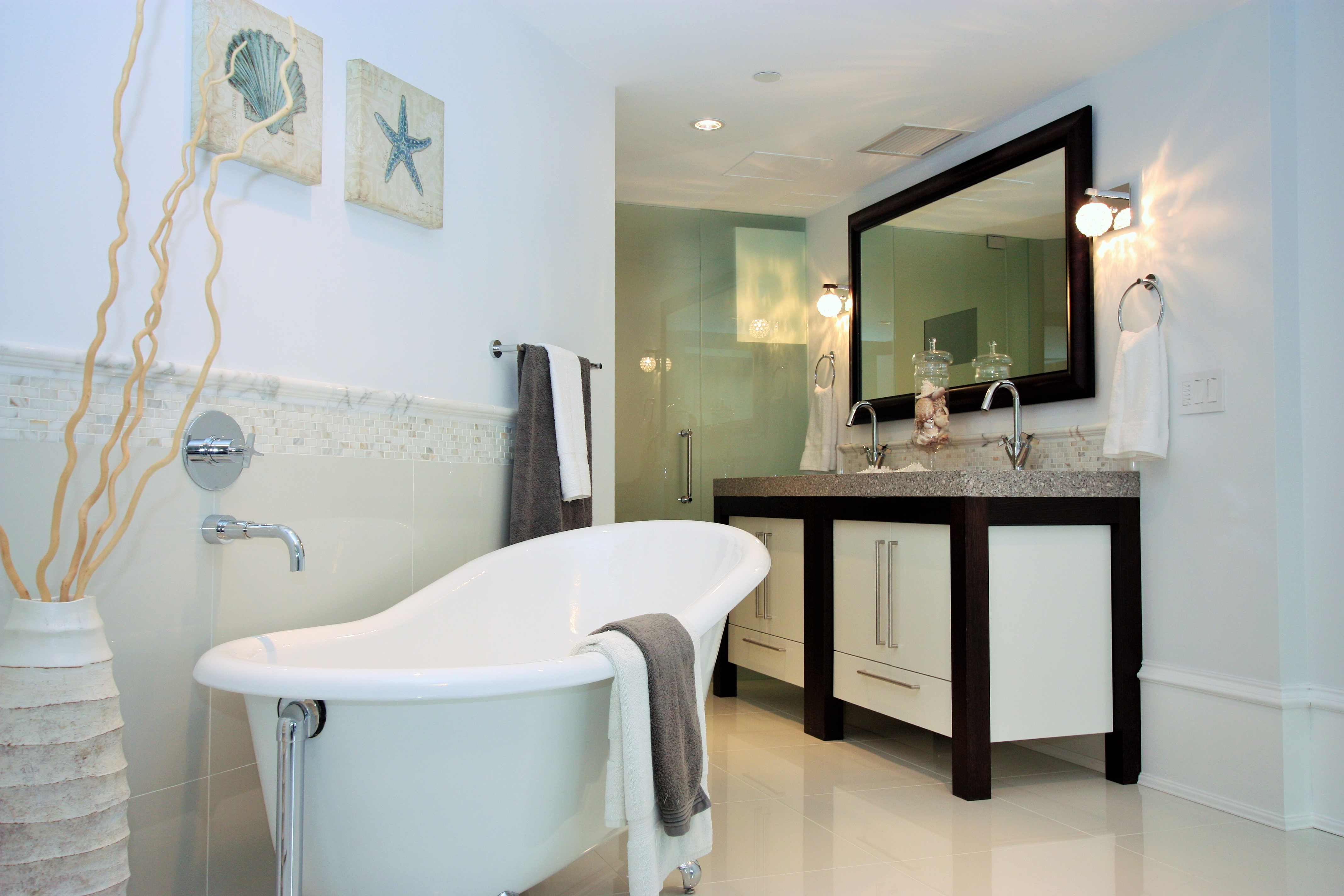 888 HELMCKEN Street  Vancouver BC, V6Z 1V8 15