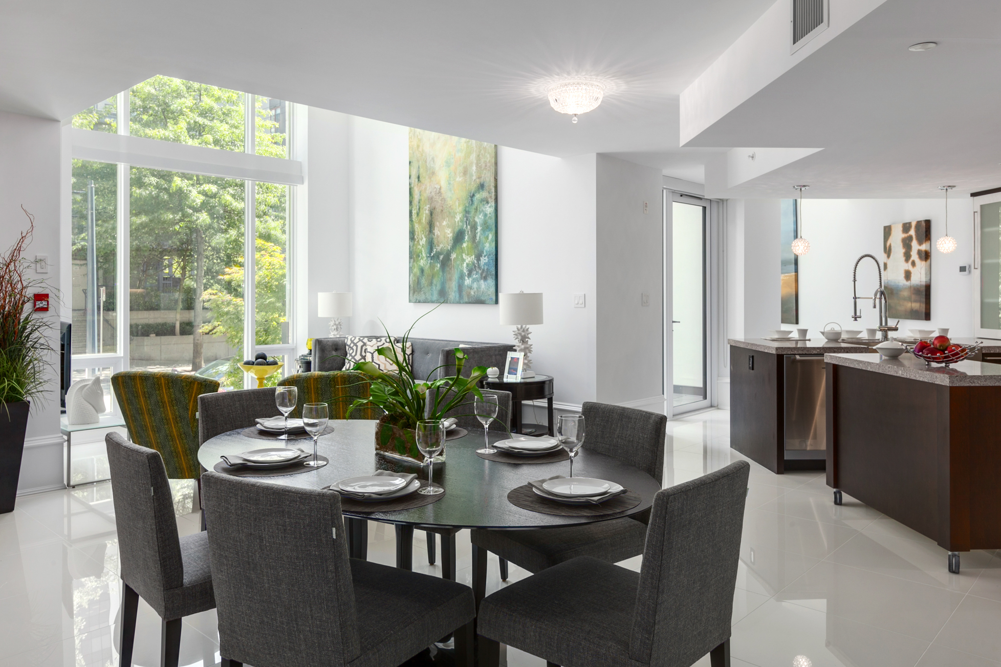 888 HELMCKEN Street  Vancouver BC, V6Z 1V8 24