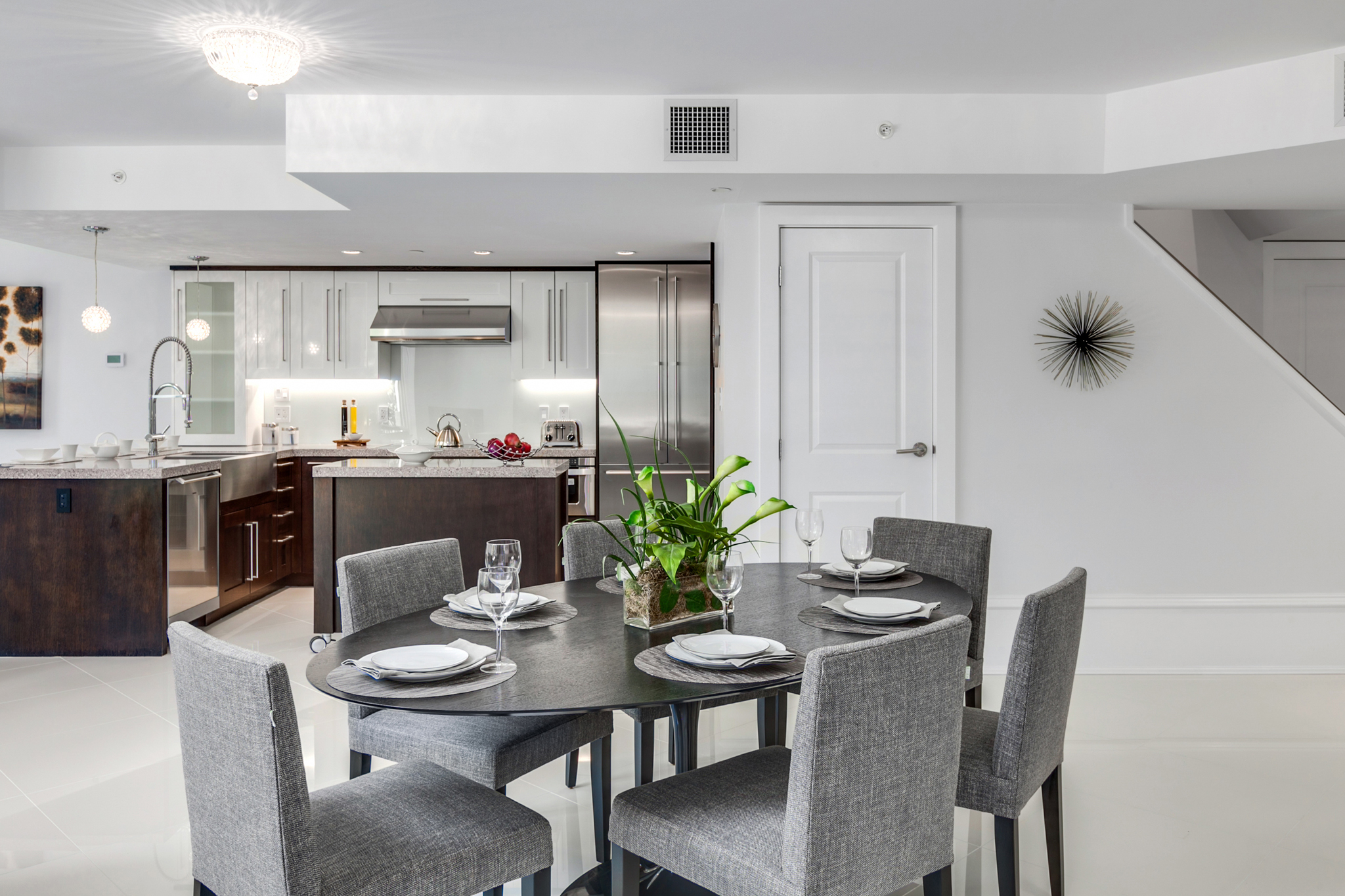 888 HELMCKEN Street  Vancouver BC, V6Z 1V8 25