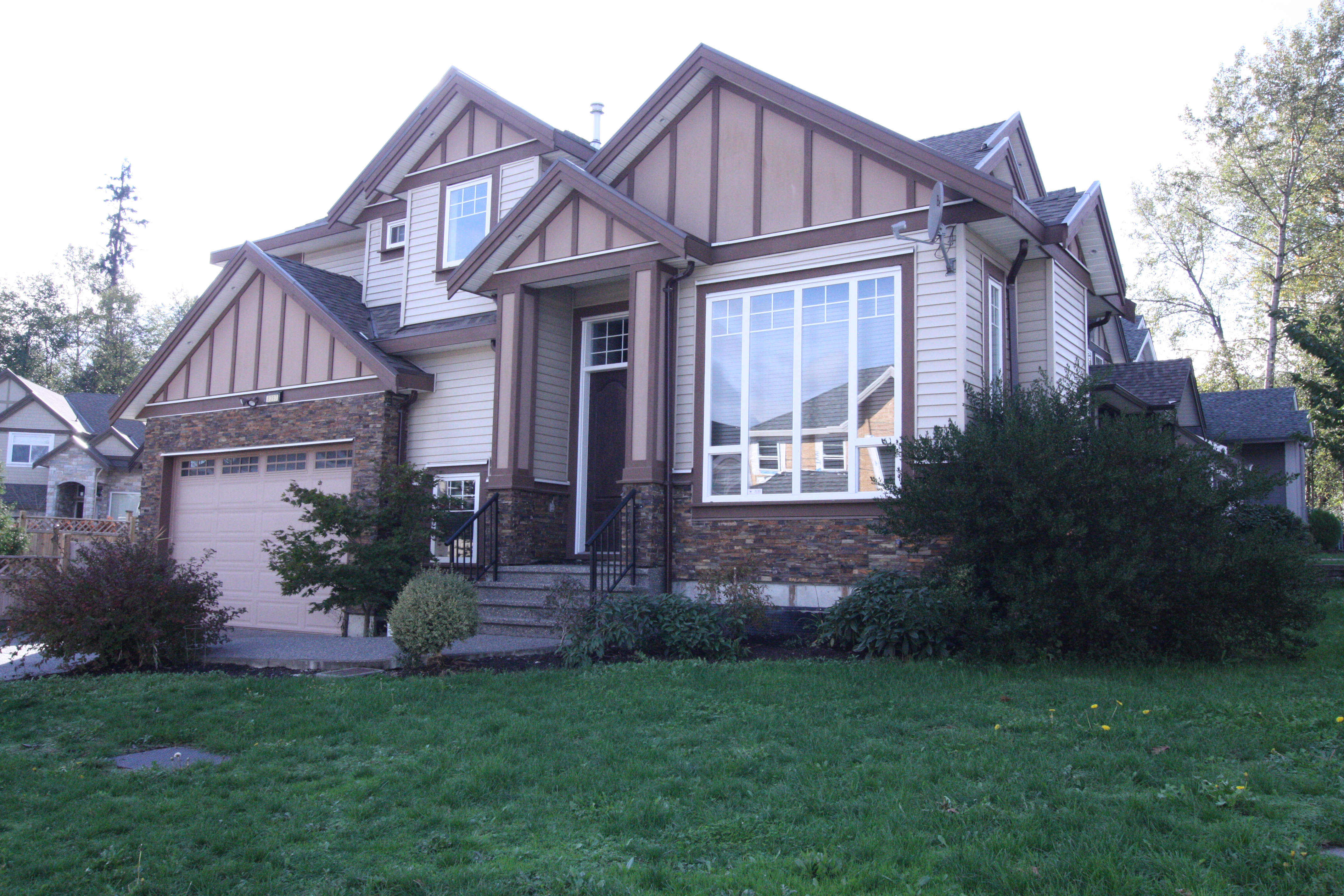 8397- 167 Street,  Surrey BC, V4N 6A7 2