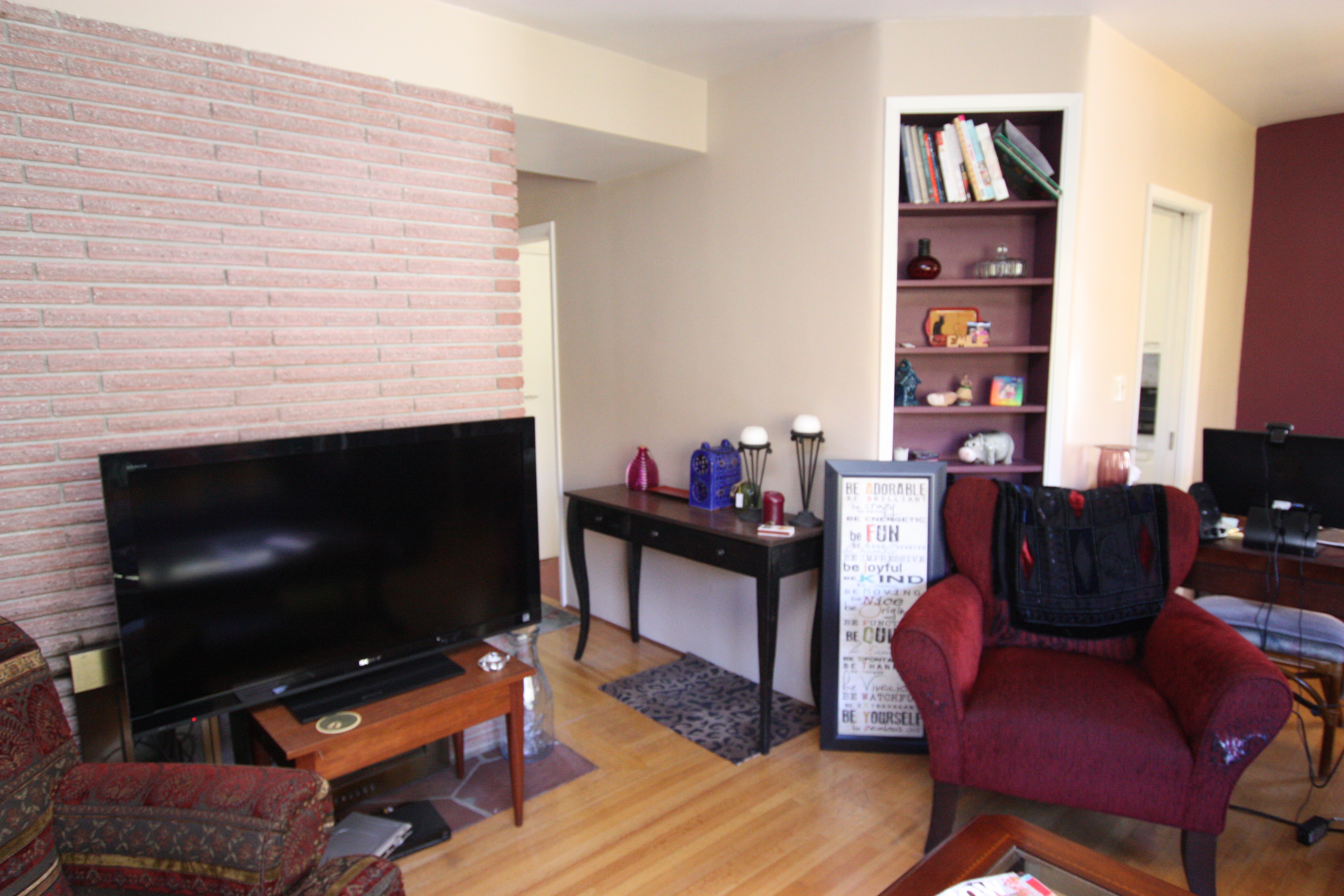 7251 CURTIS Street  Burnaby, BC  V5A 1K1 3