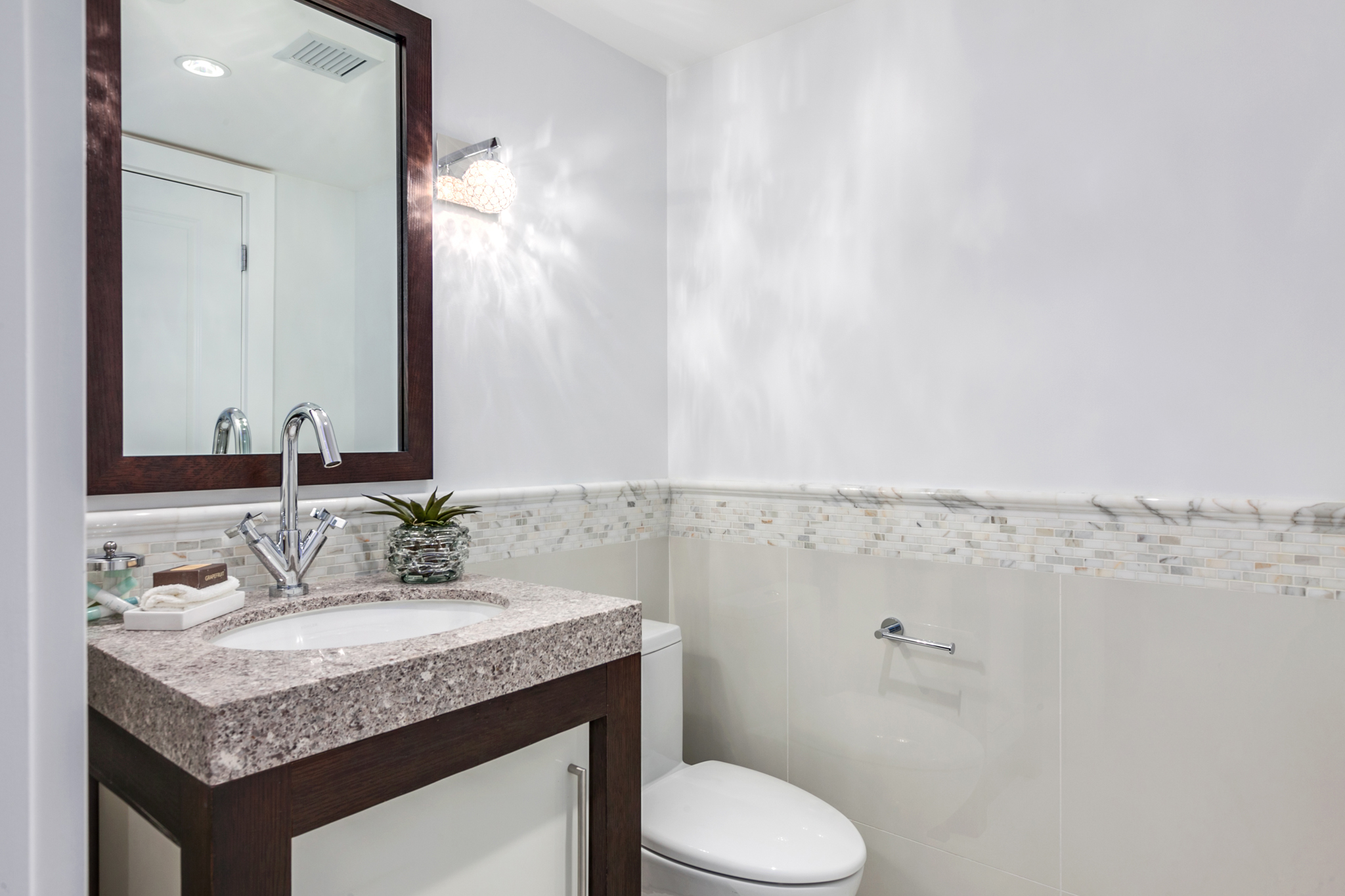 888 HELMCKEN Street  Vancouver BC, V6Z 1V8 30