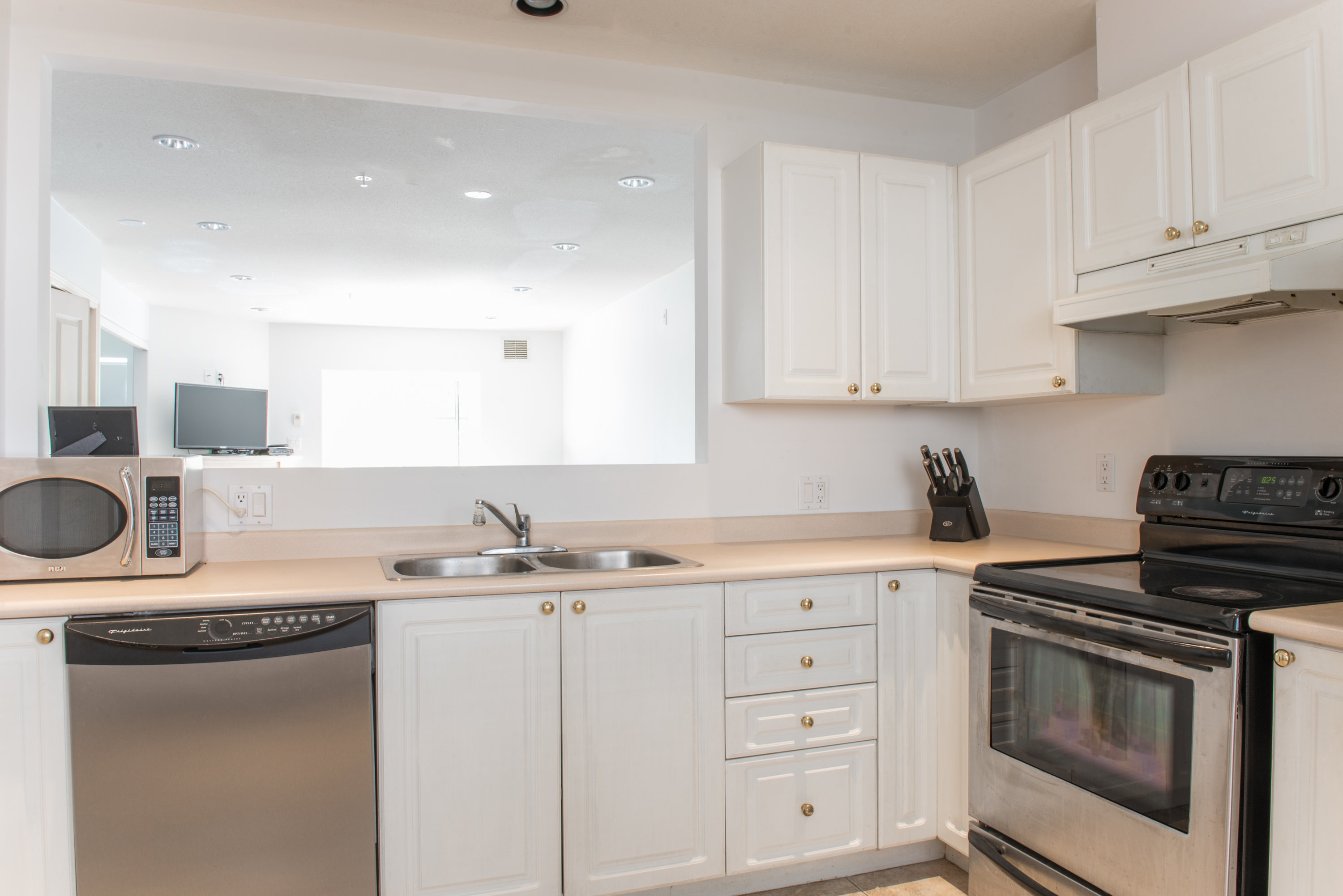 113 624 AGNES STREET, New Westminster, BC 9