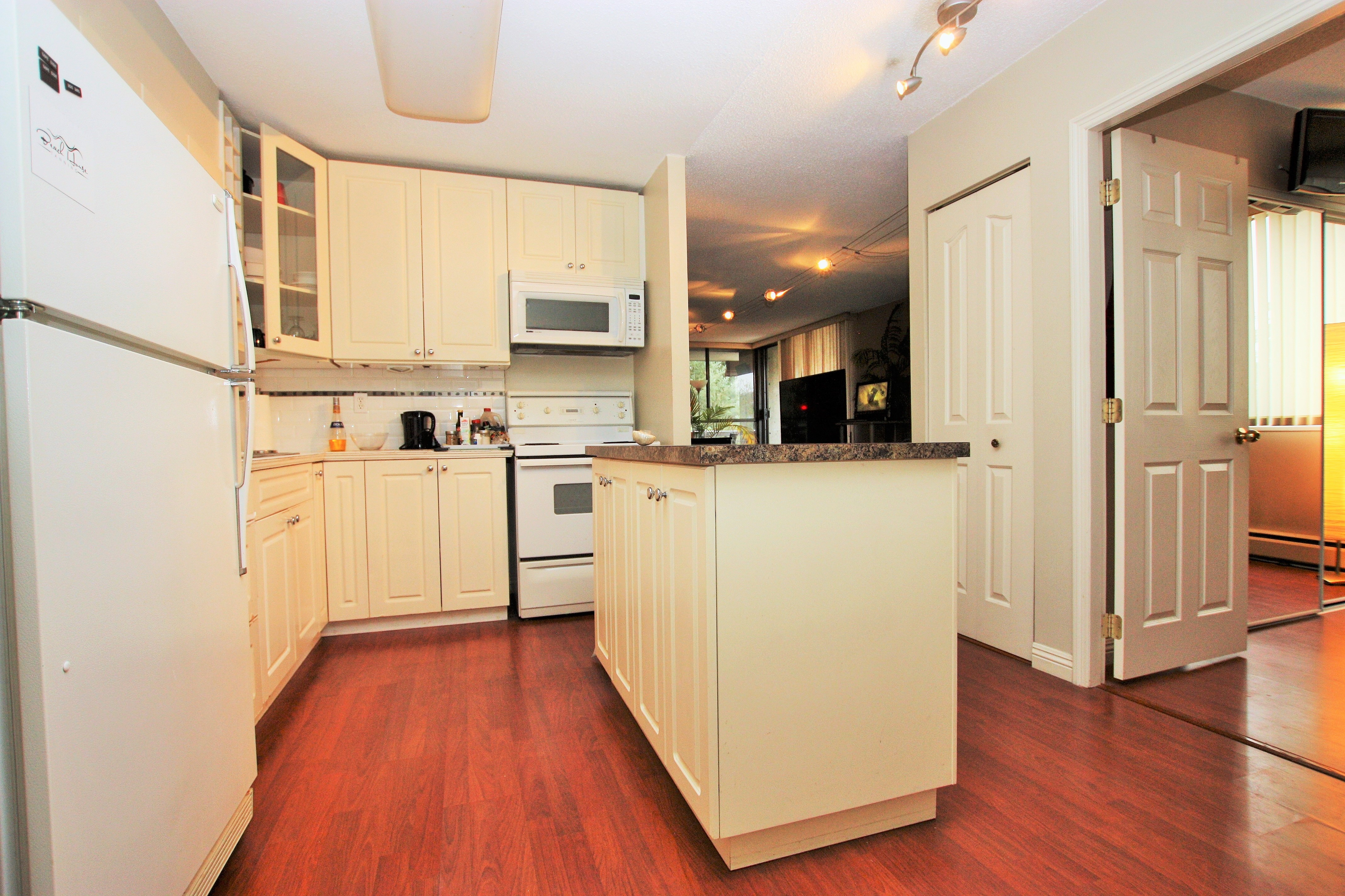 502 3771 BARTLETT COURT, Burnaby, BC 15