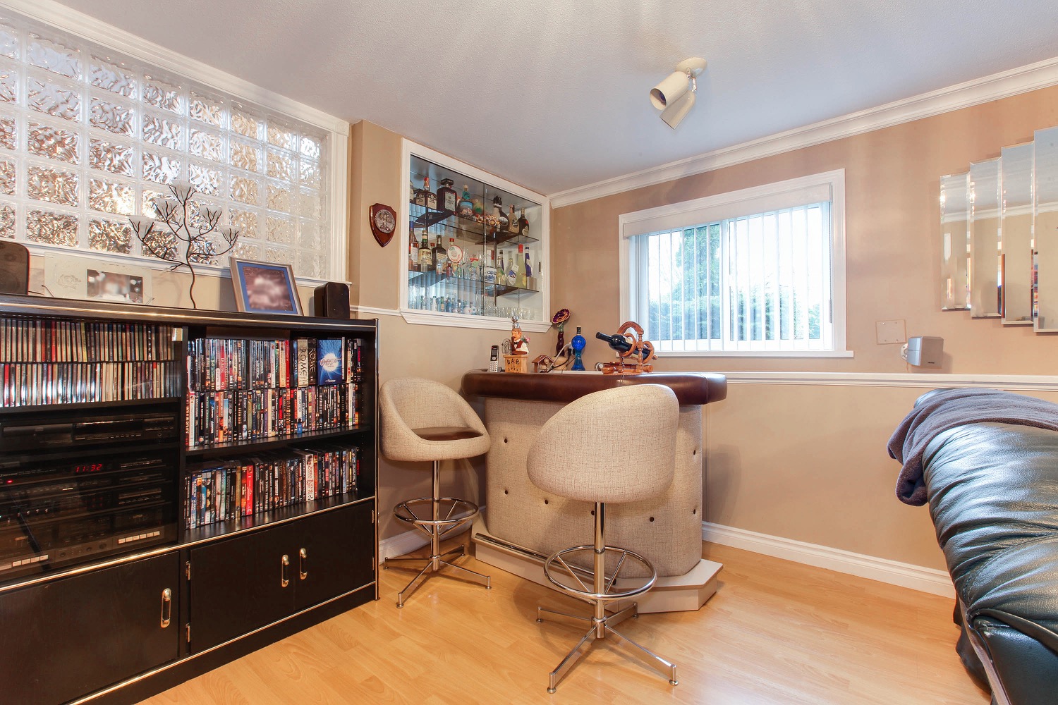 1225 Sperling Avenue Burnaby 16