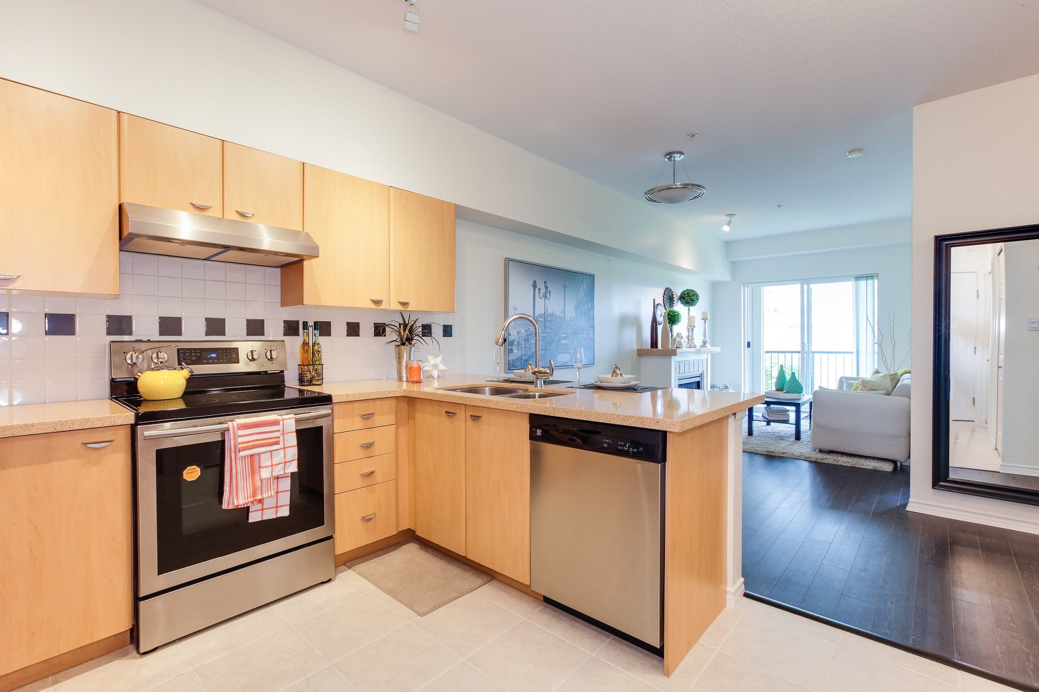 405-14877 100th Avenue Surrey 8