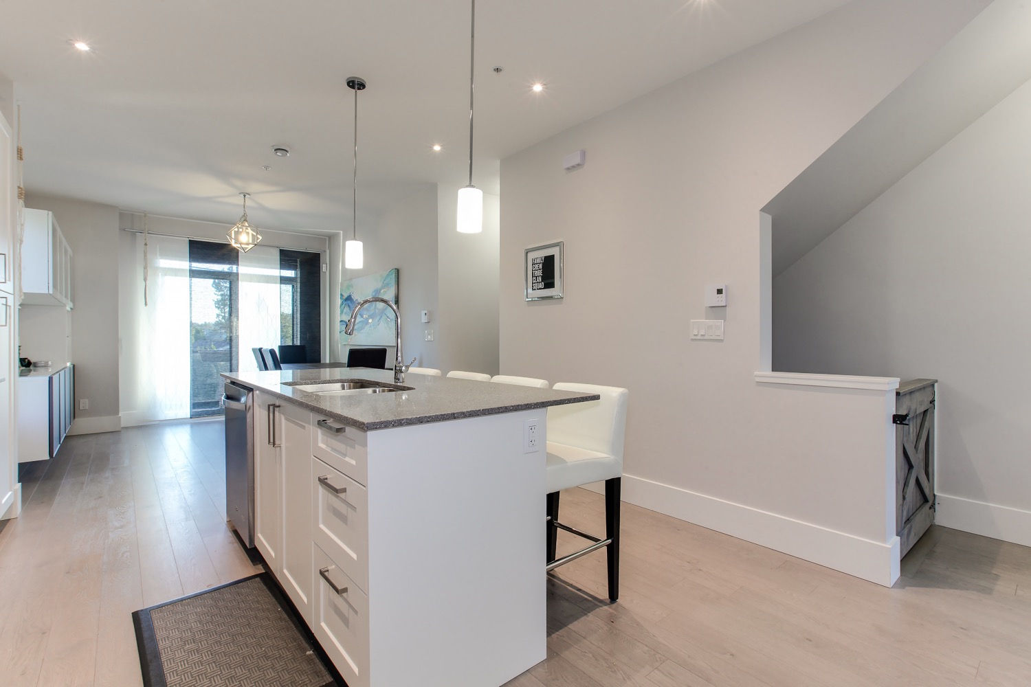 5-2139 Prairie Avenue 8