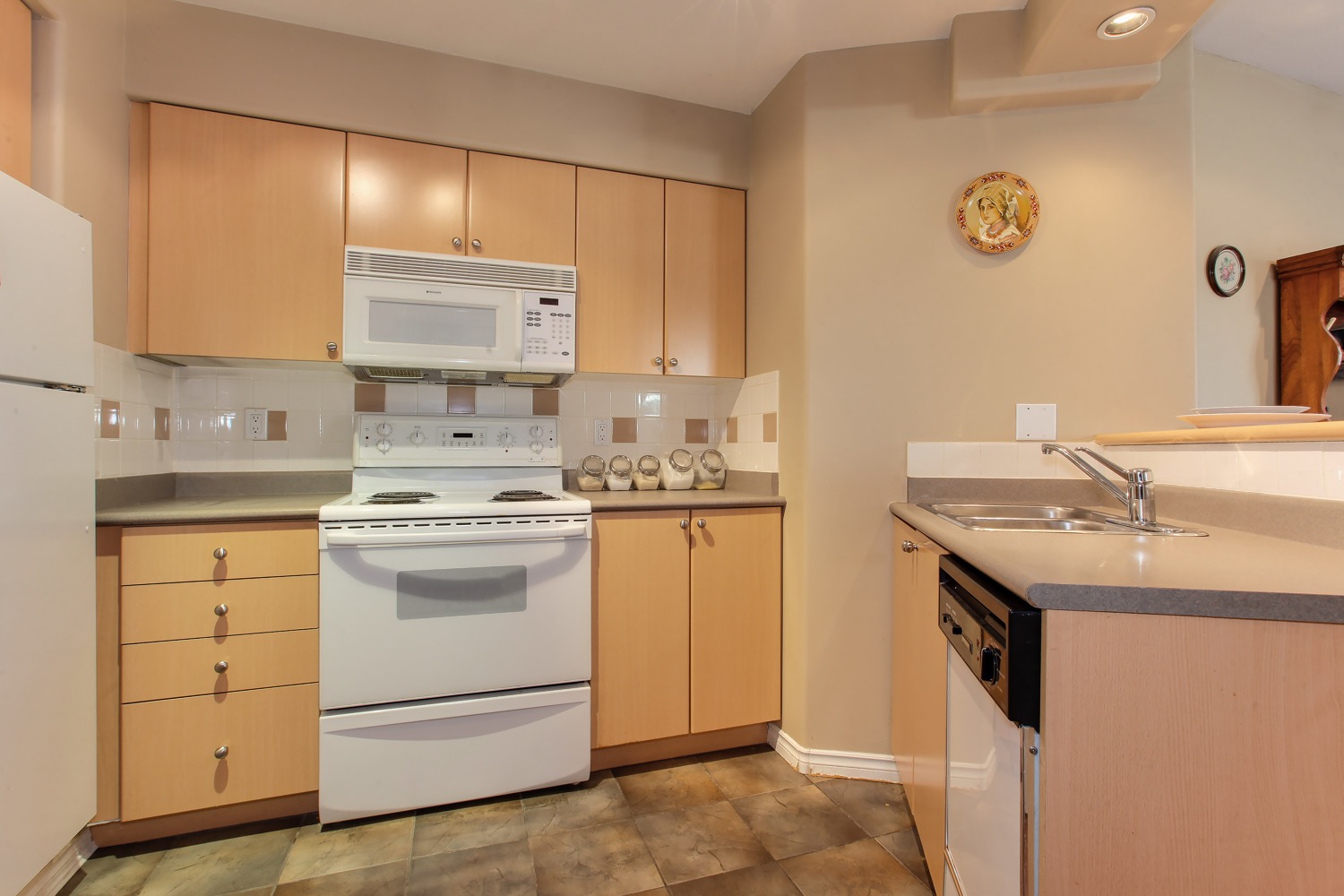 405-680 Clarkson Street New Westminster 3