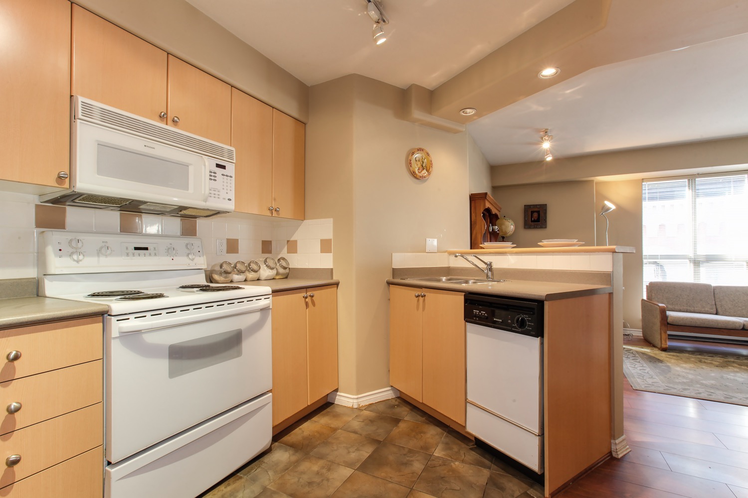 405-680 Clarkson Street New Westminster 5