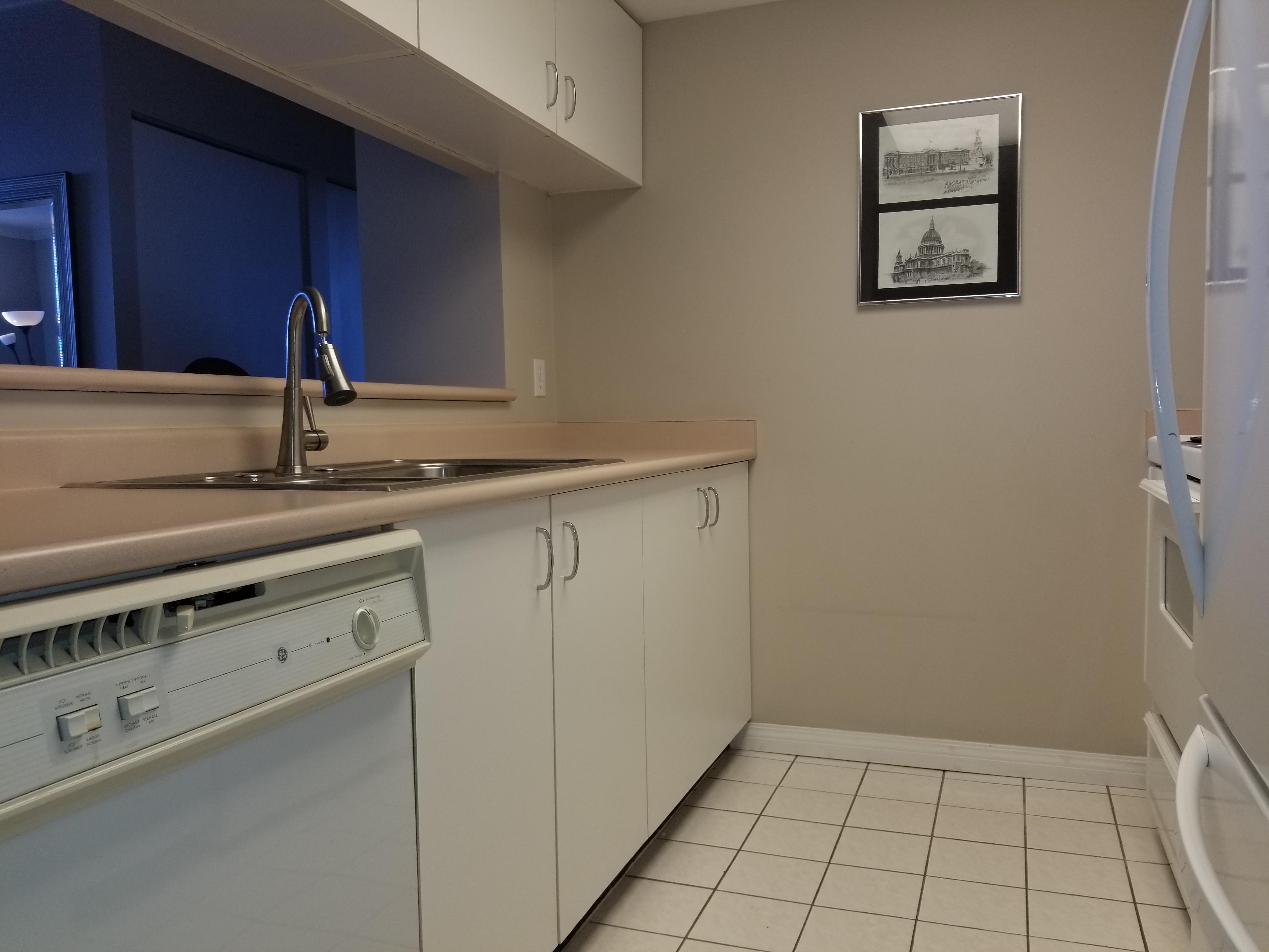 601 10523 UNIVERSITY DRIVE Surrey, BC 4