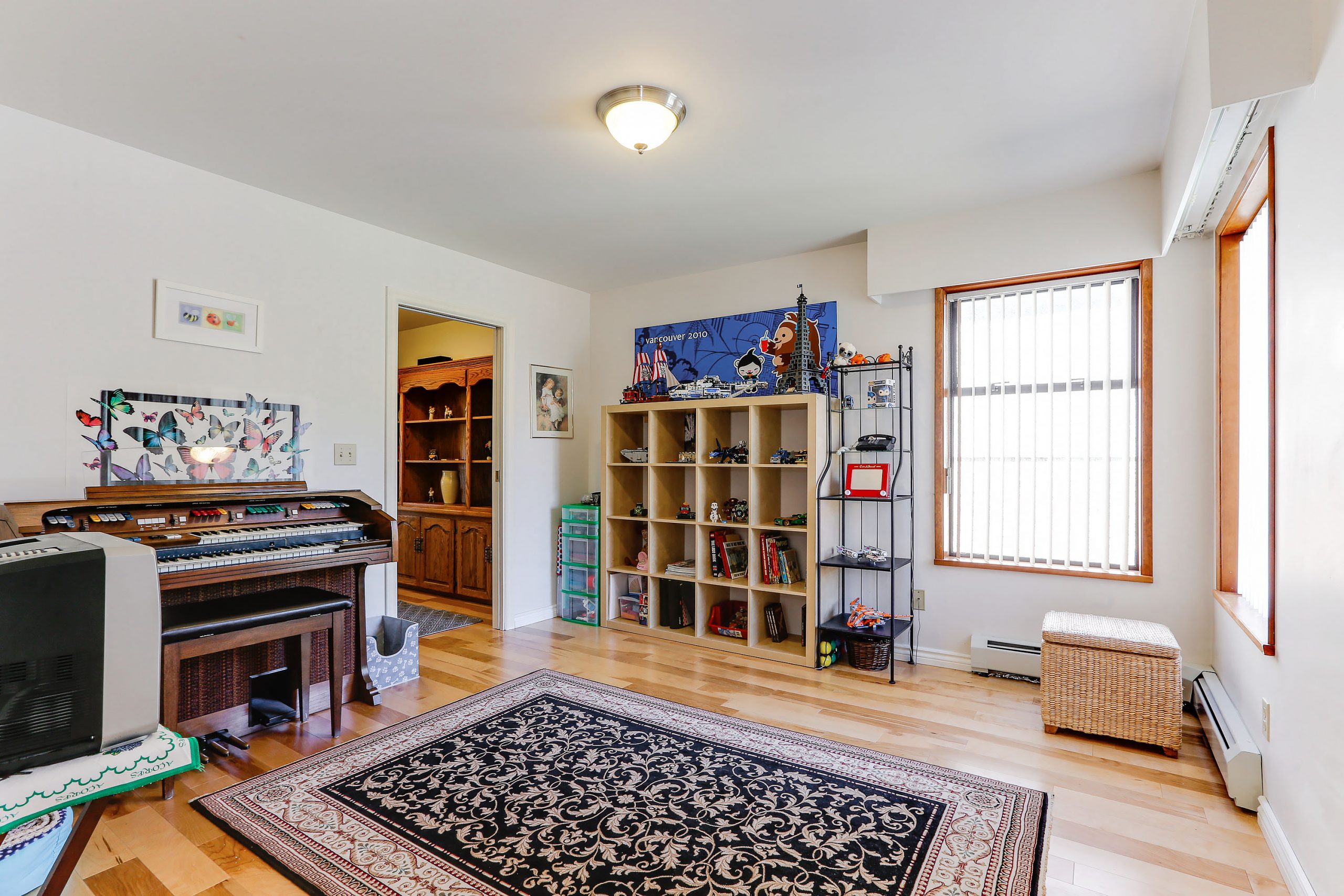 3866 Pandora Street Burnaby 25