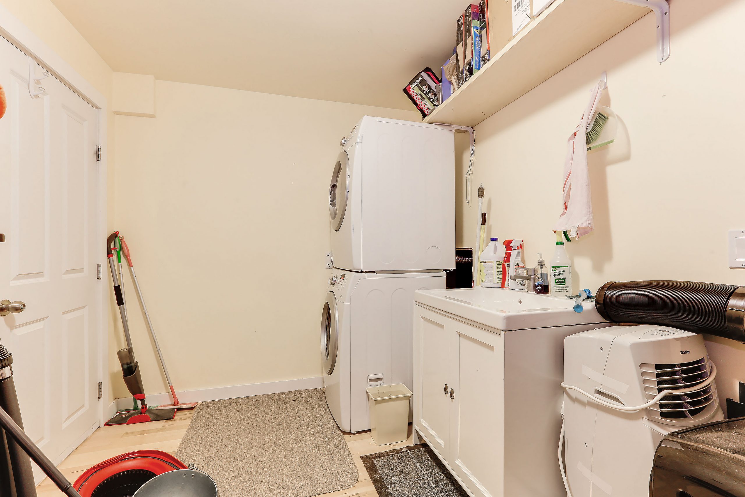 3866 Pandora Street Burnaby 27