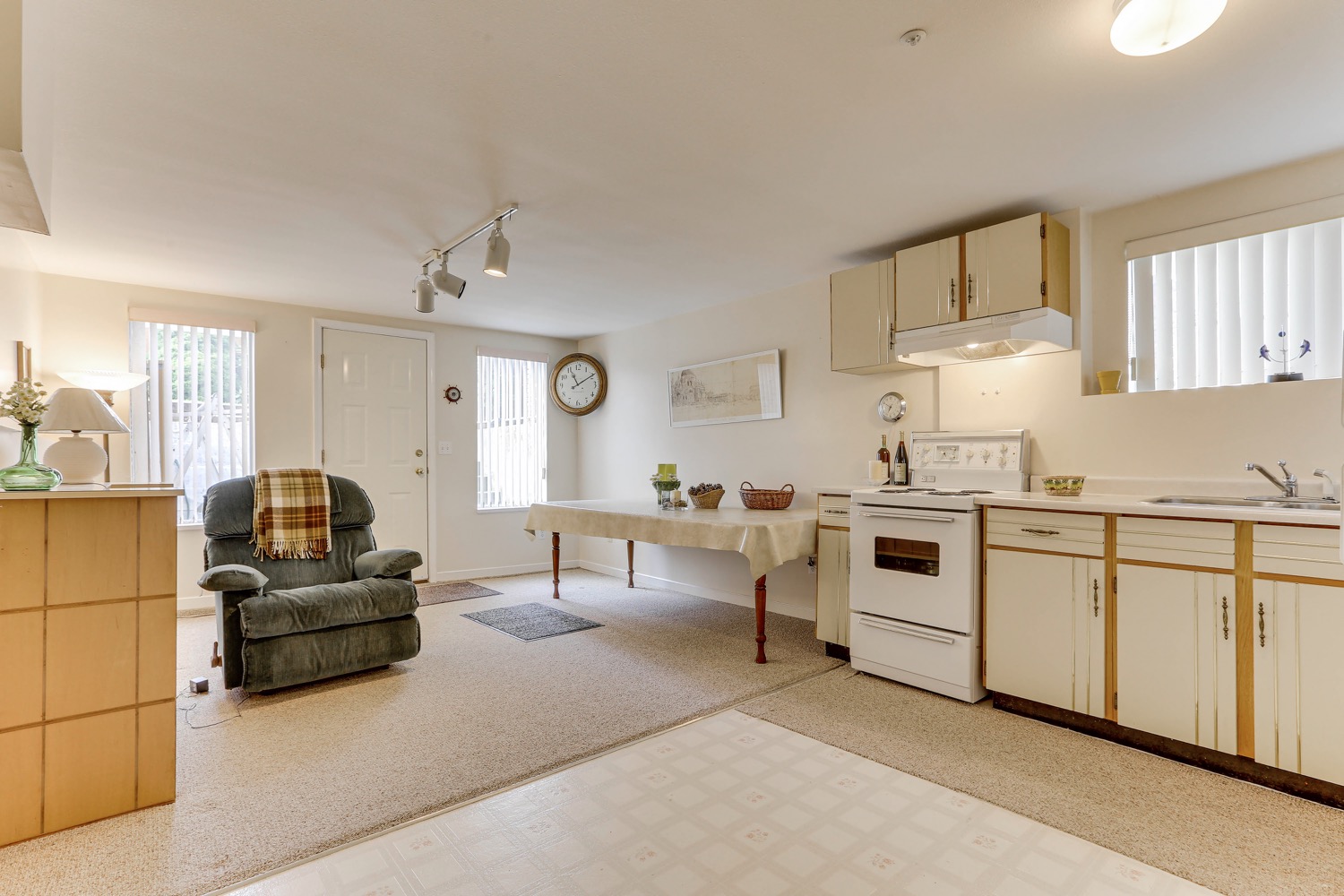 2508 East 19th Avenue Vancouver 32