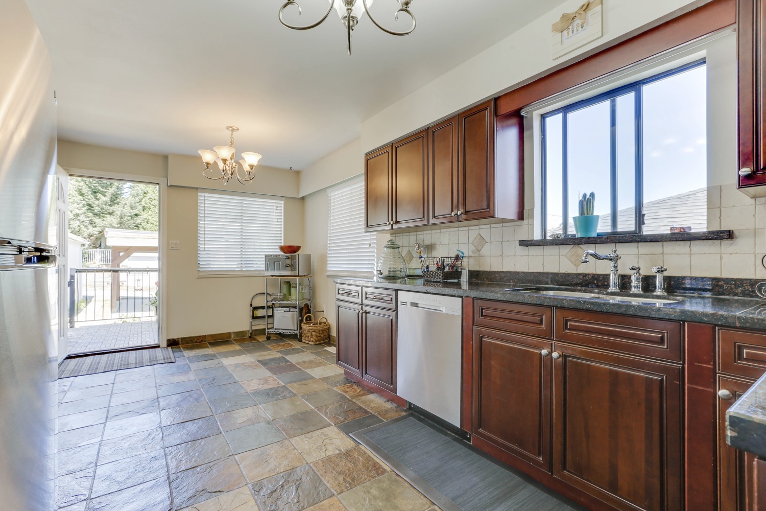 3027 East 7th AVENUE, Vancouver 13