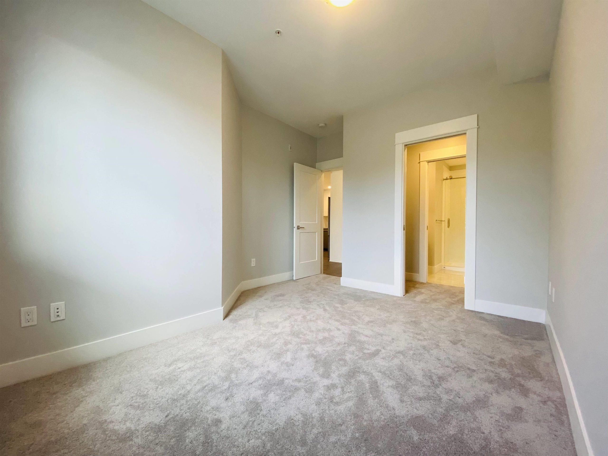 4207 2180 KELLY AVENUE 16