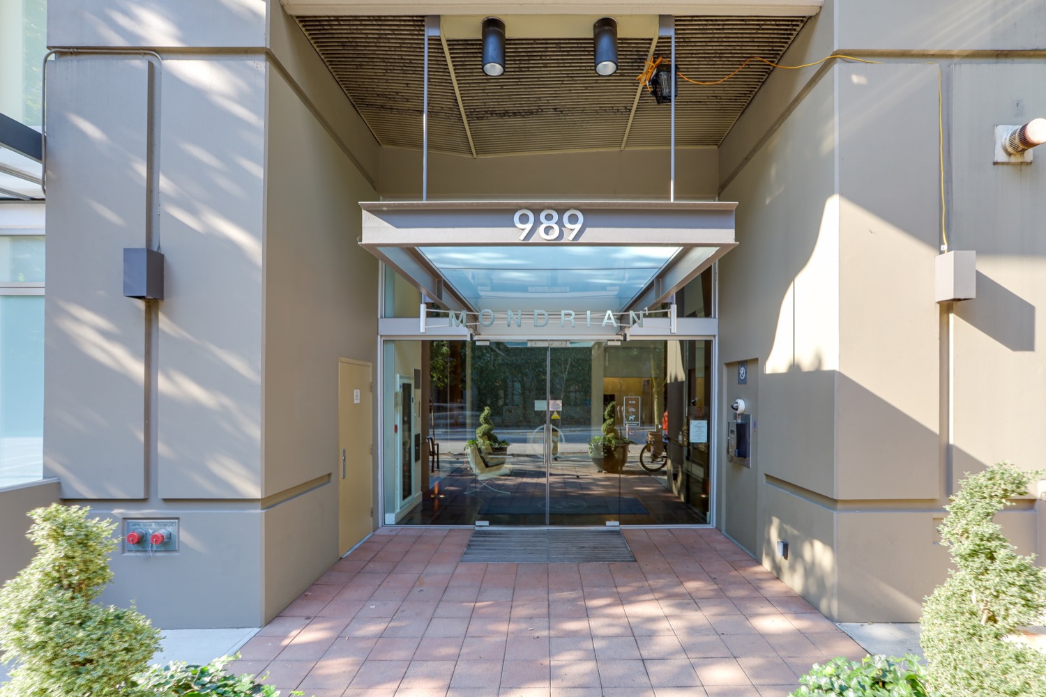 2002 989 RICHARDS STREET, VANCOUVER 2