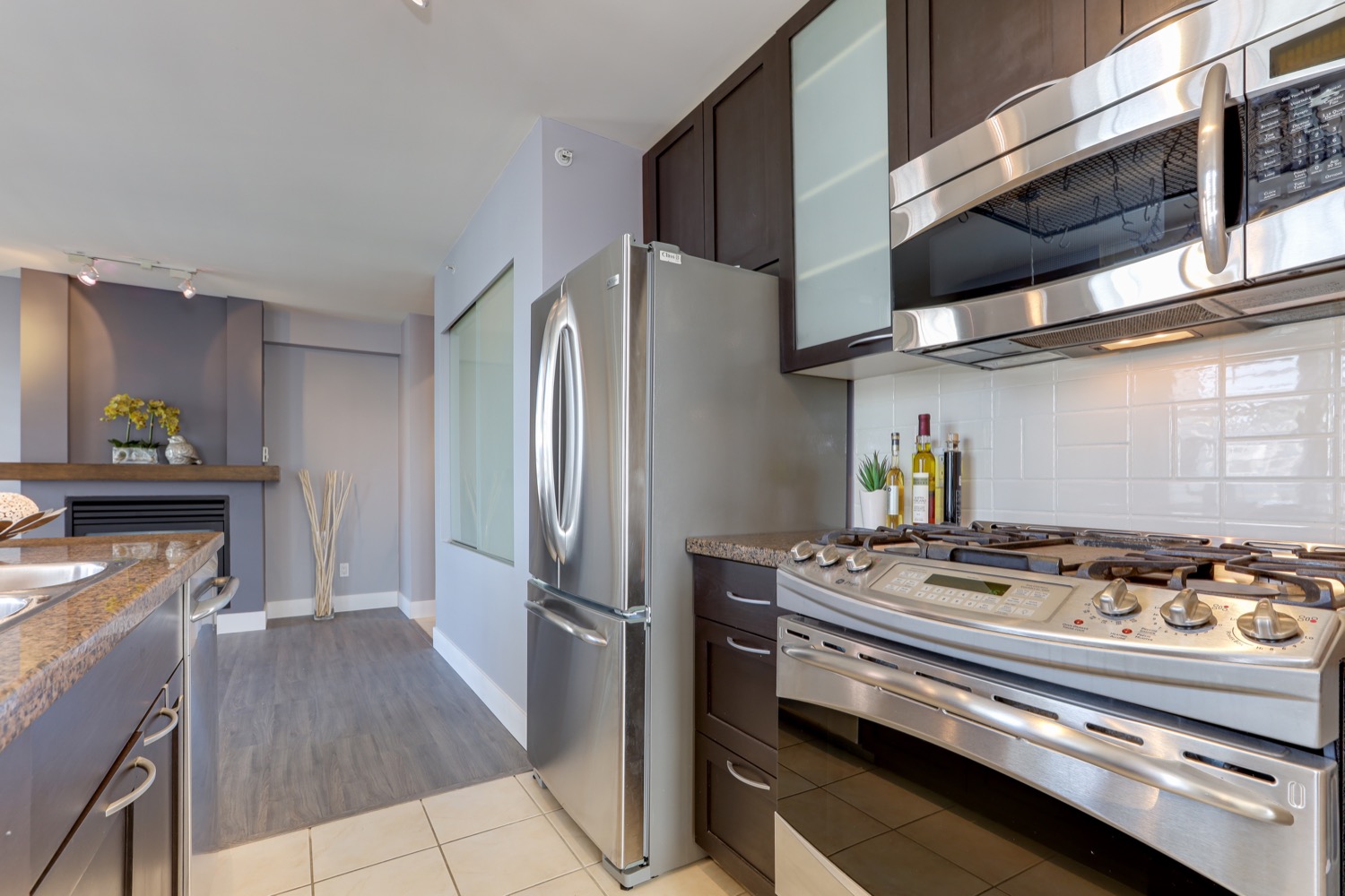 2002 989 RICHARDS STREET, VANCOUVER 10
