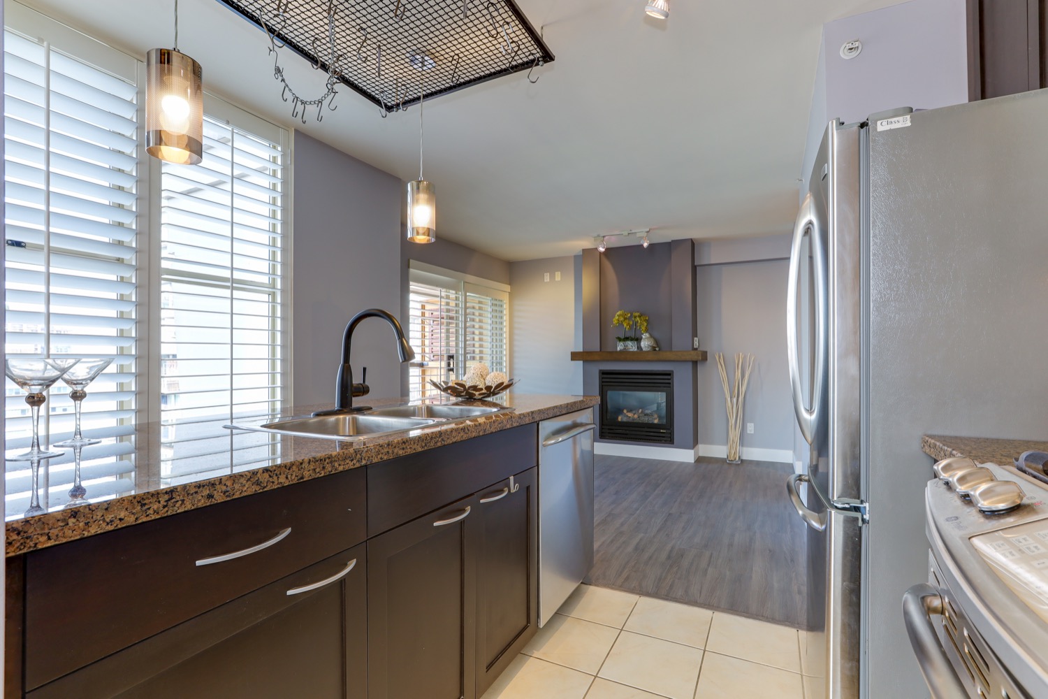 2002 989 RICHARDS STREET, VANCOUVER 11