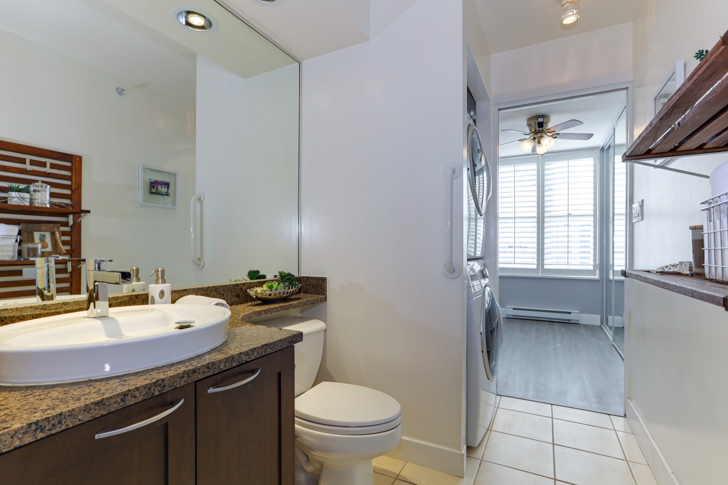 2002 989 RICHARDS STREET, VANCOUVER 17