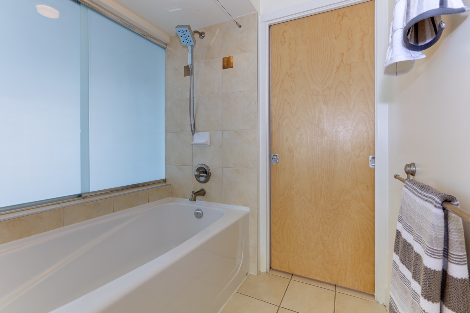 2002 989 RICHARDS STREET, VANCOUVER 18