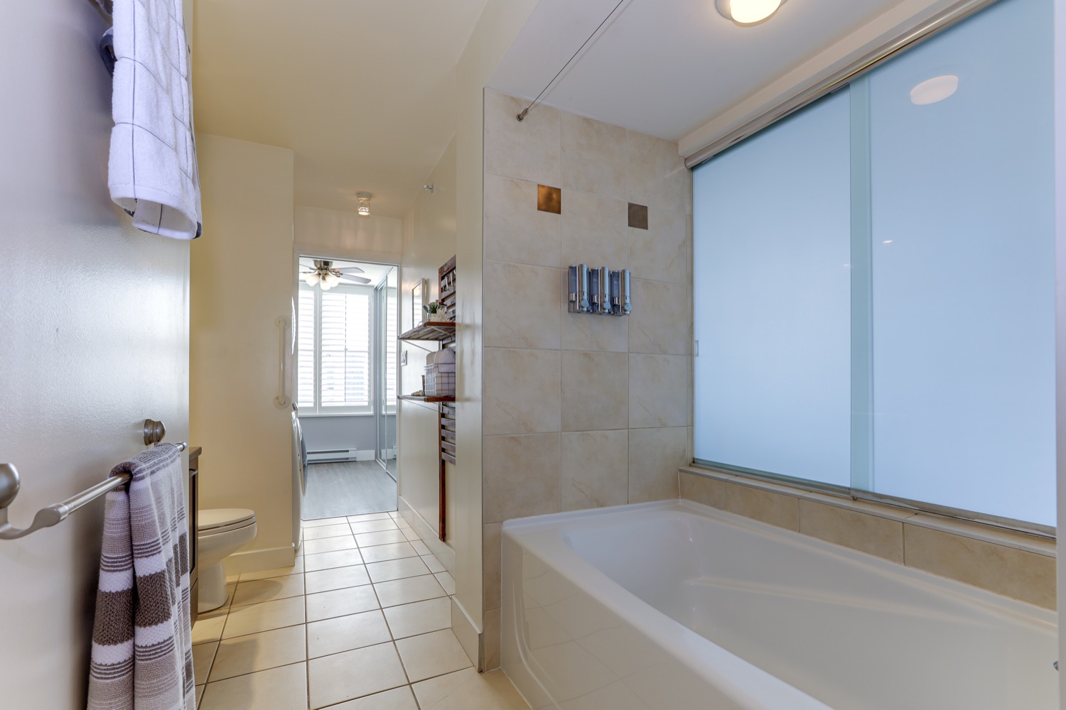 2002 989 RICHARDS STREET, VANCOUVER 19