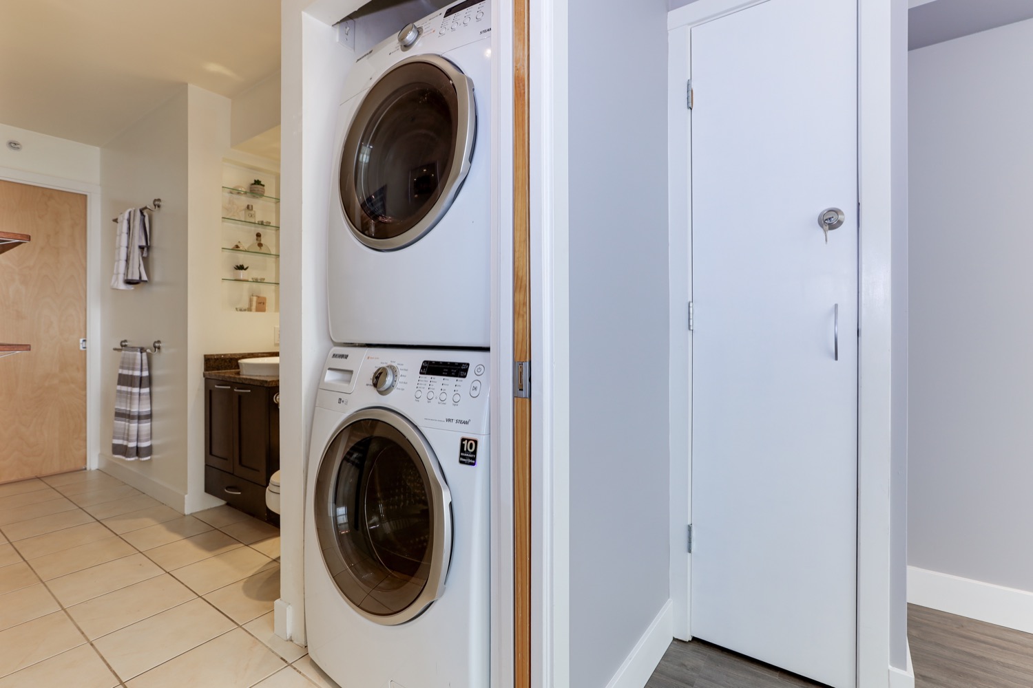 2002 989 RICHARDS STREET, VANCOUVER 20