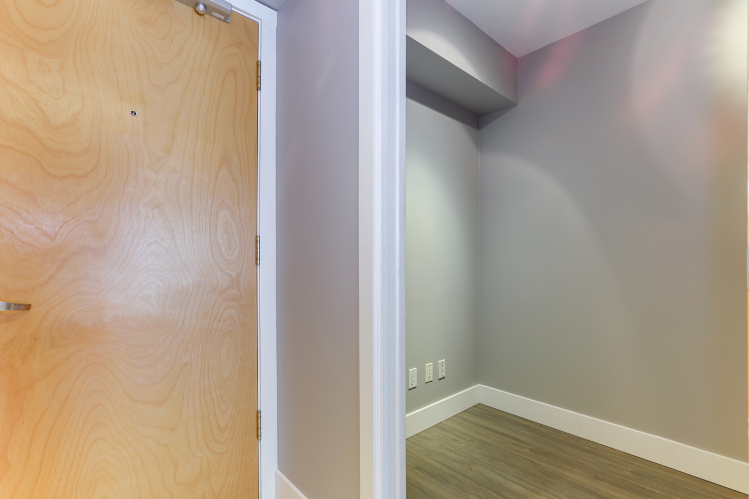 2002 989 RICHARDS STREET, VANCOUVER 21