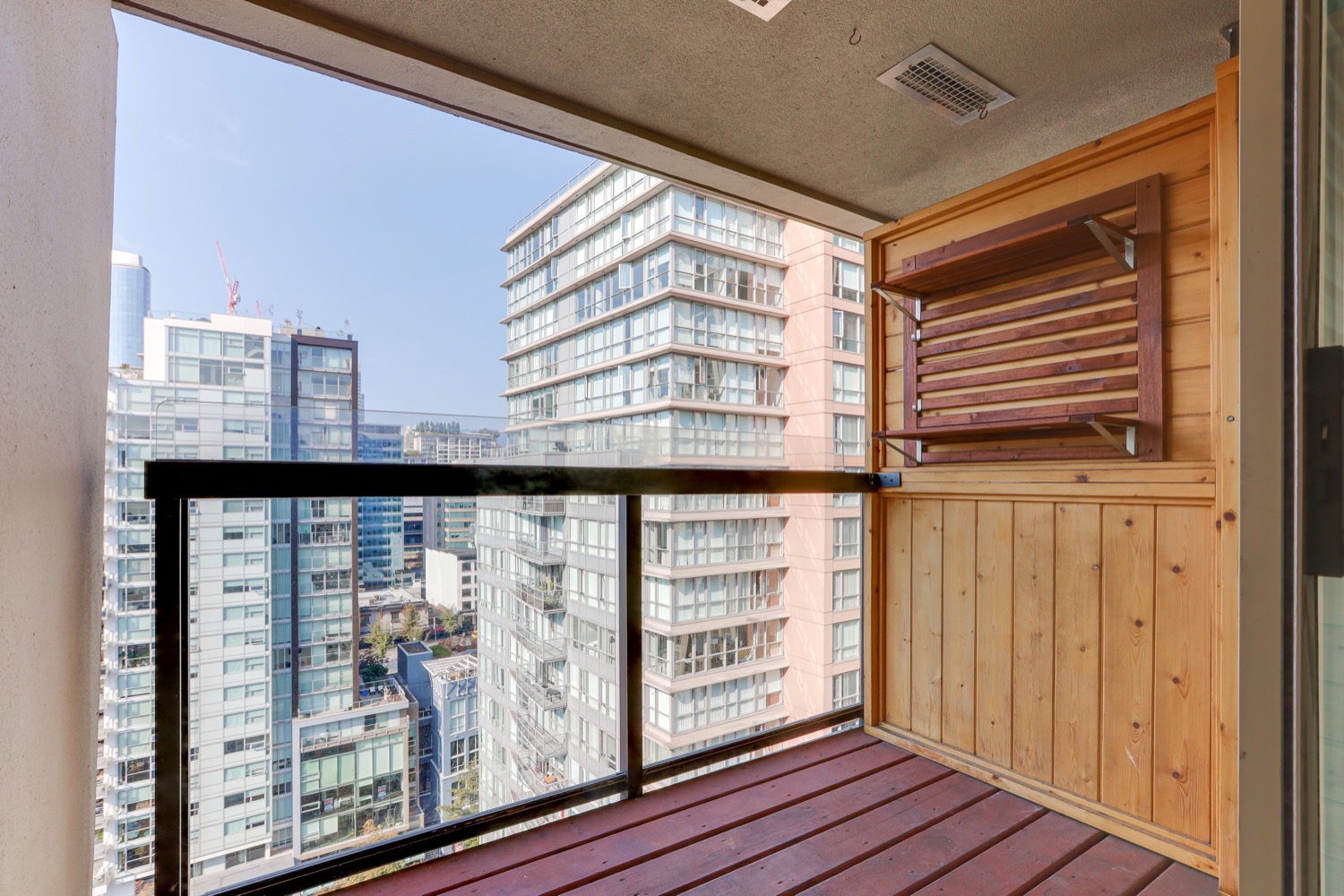 2002 989 RICHARDS STREET, VANCOUVER 23
