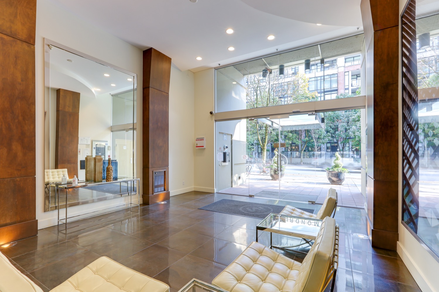 2002 989 RICHARDS STREET, VANCOUVER 25