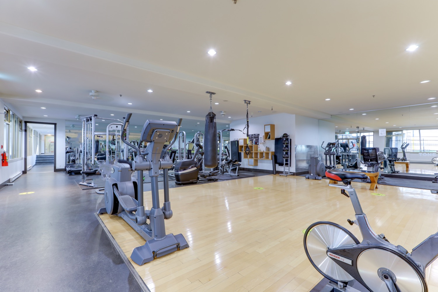 2002 989 RICHARDS STREET, VANCOUVER 27