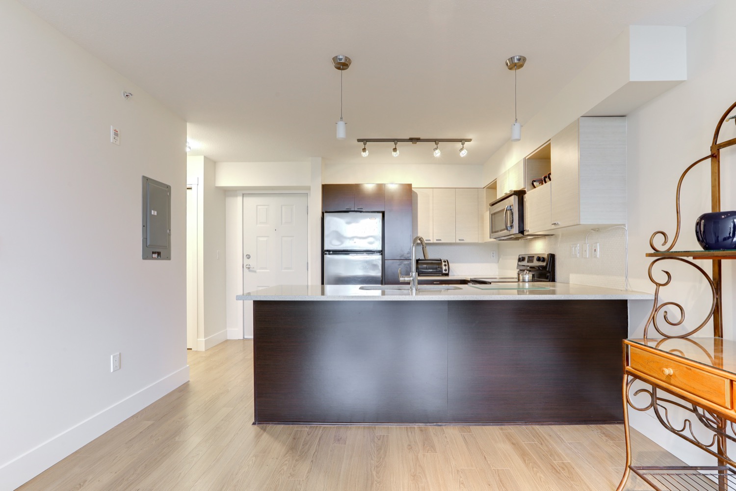 415 7445 120 STREET 6
