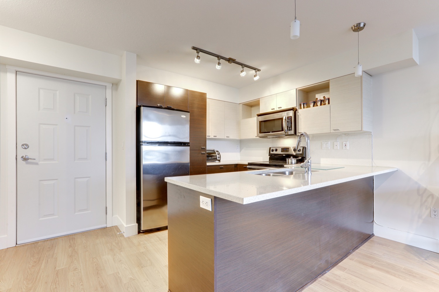 415 7445 120 STREET 8