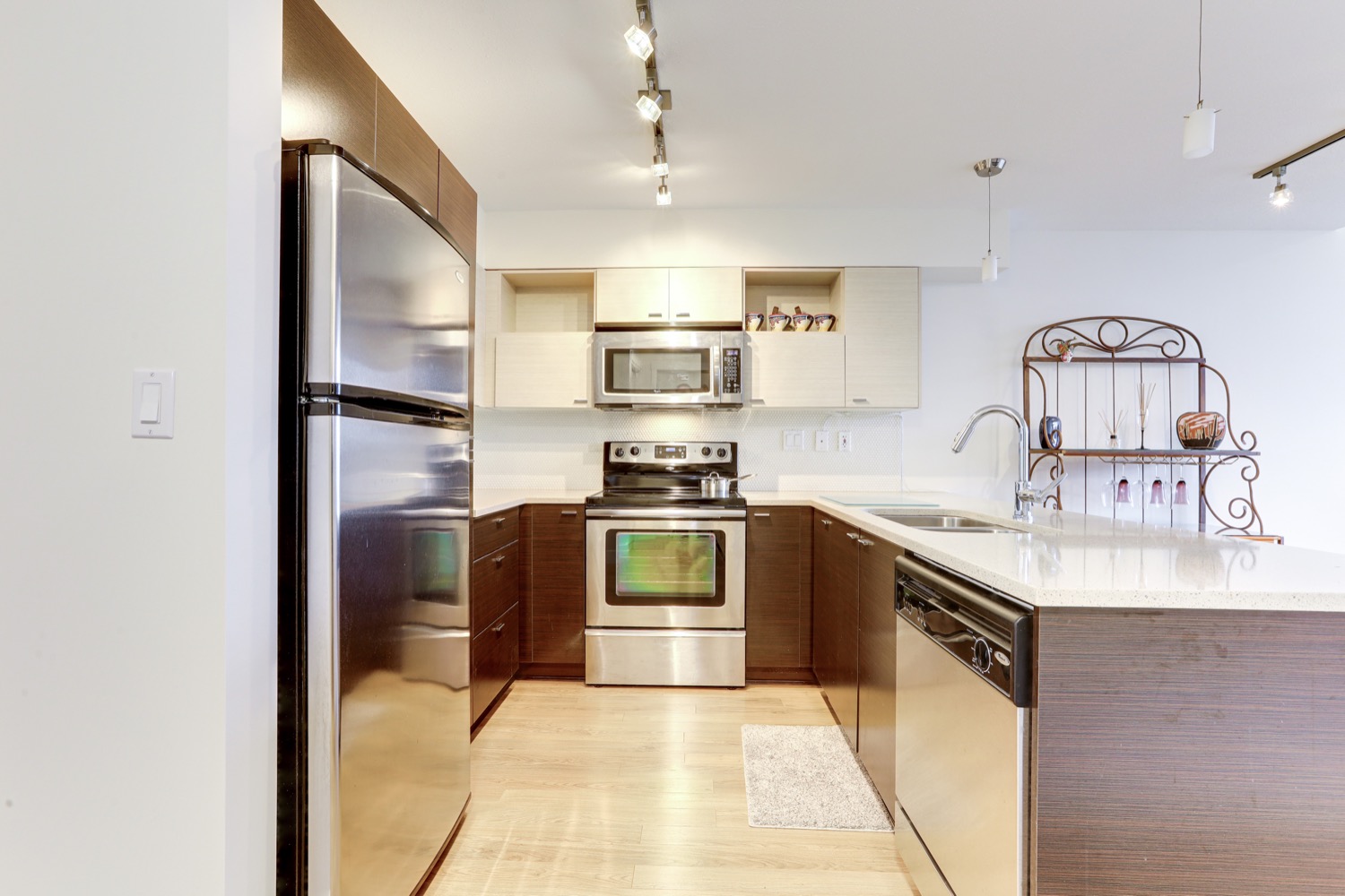 415 7445 120 STREET 9