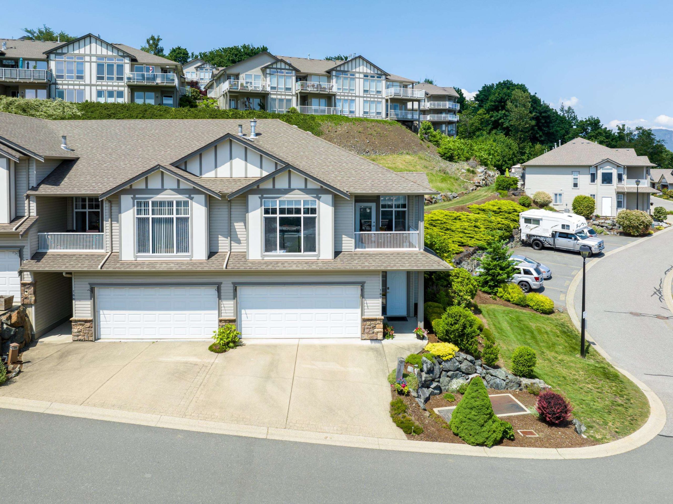107 8590 SUNRISE DRIVE 26