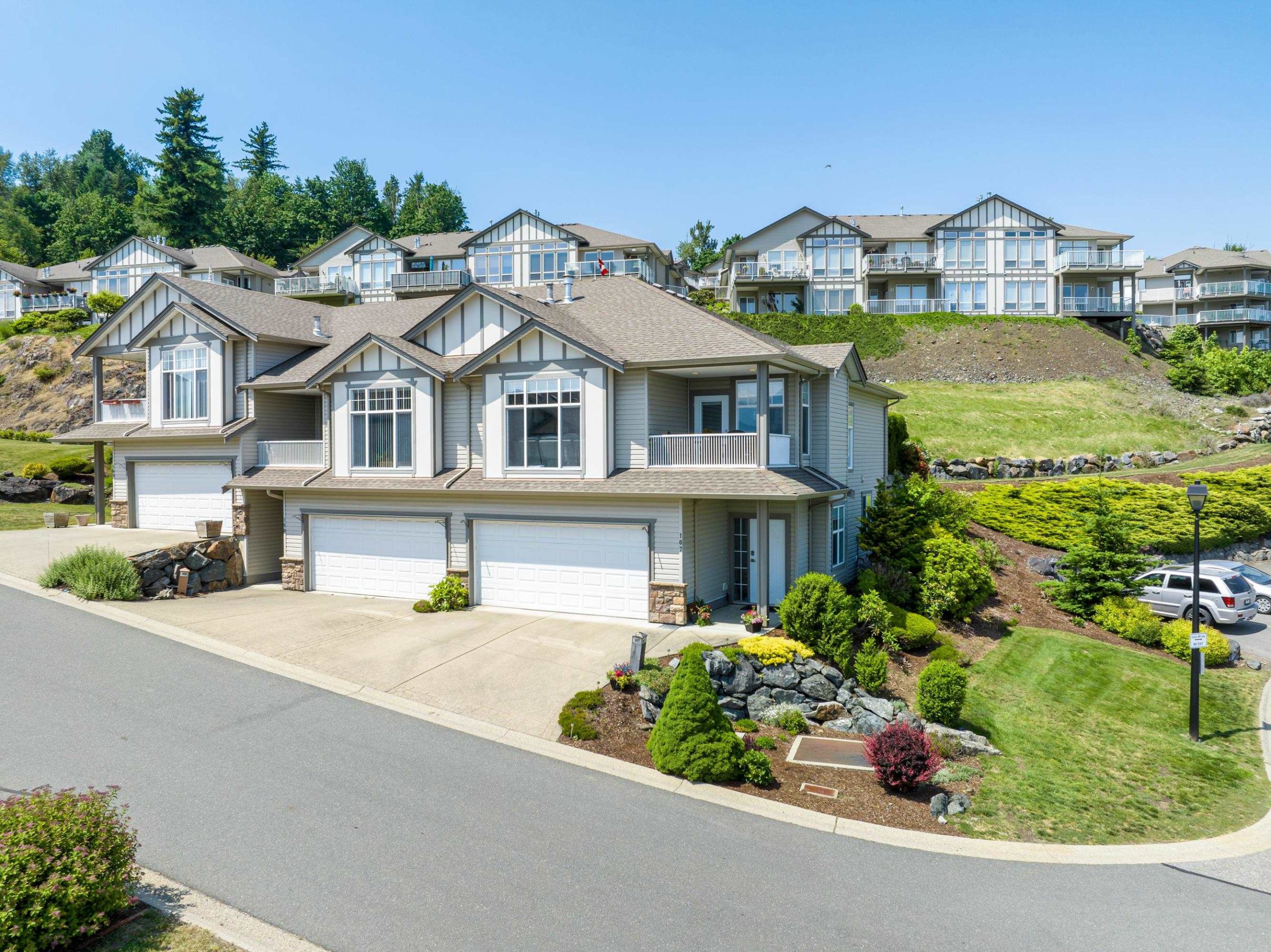 107 8590 SUNRISE DRIVE 27