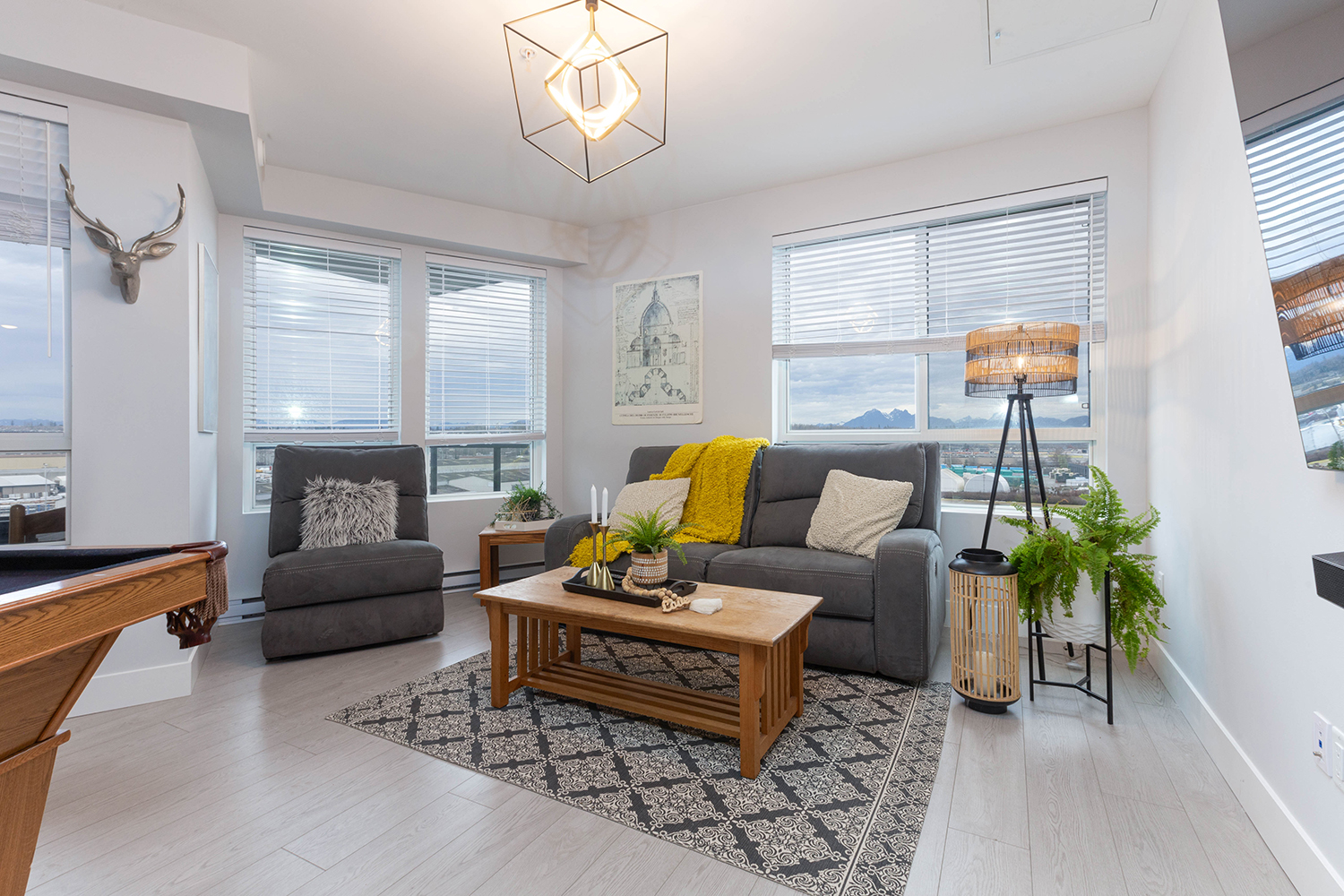 610 20360 LOGAN AVENUE 24