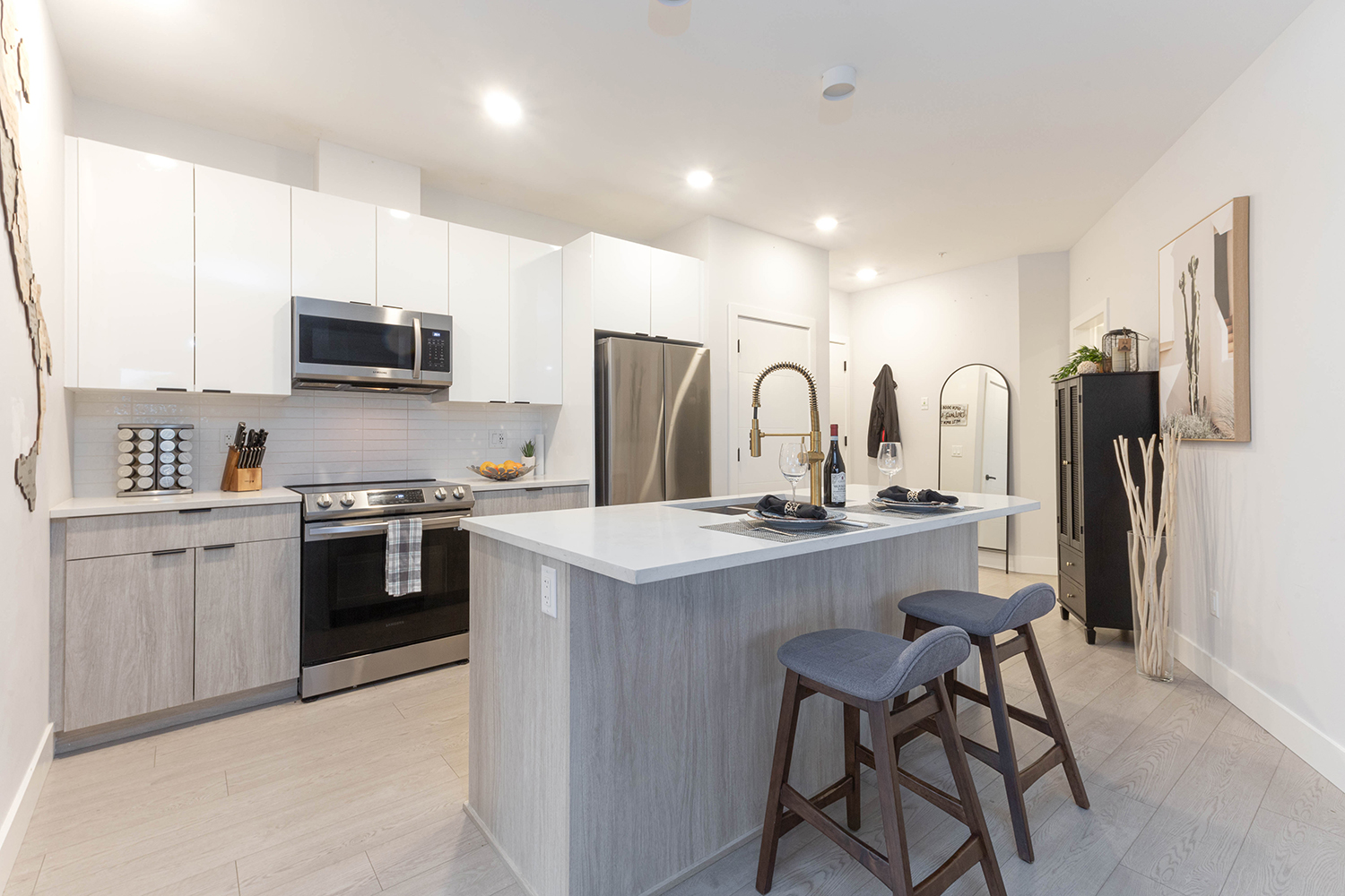 610 20360 LOGAN AVENUE 13