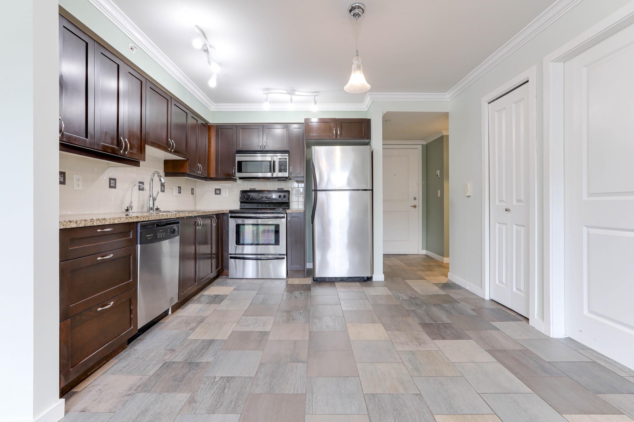 402 2511 KING GEORGE BOULEVARD 11