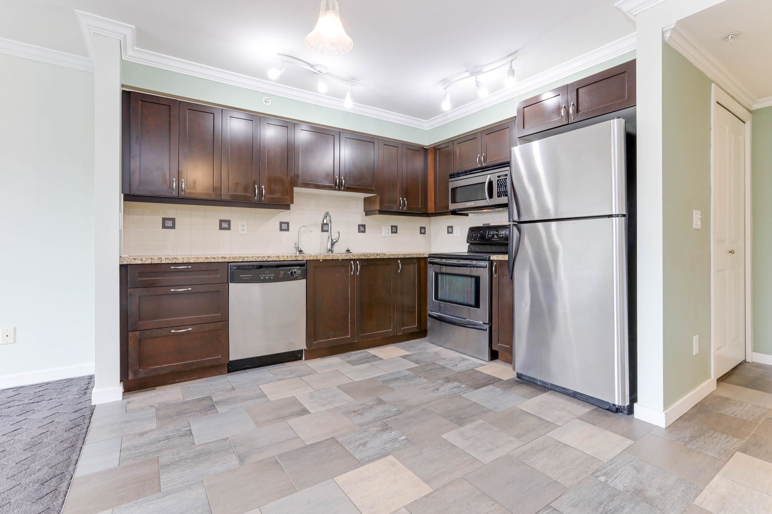 402 2511 KING GEORGE BOULEVARD 12