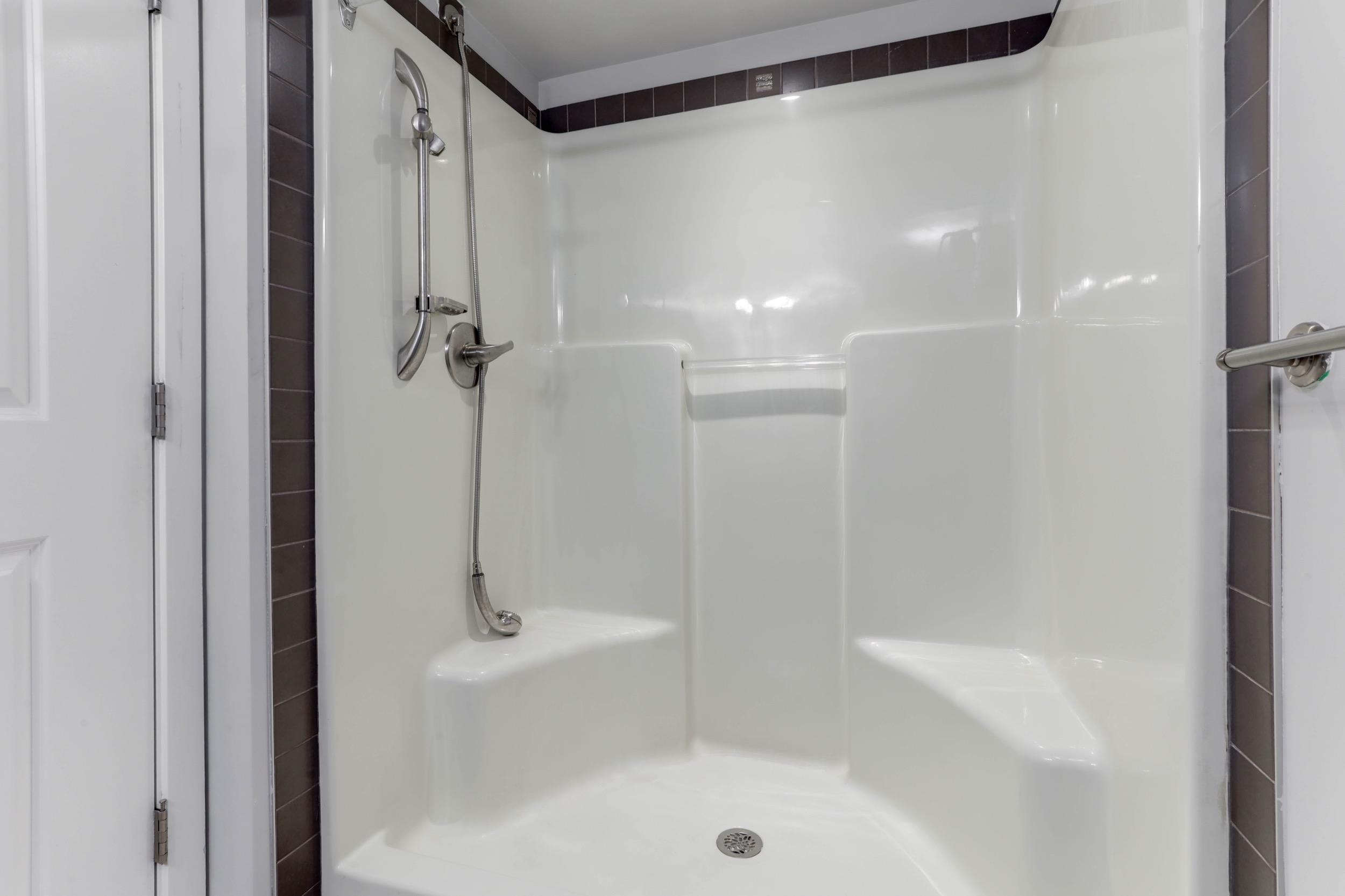 402 2511 KING GEORGE BOULEVARD 16