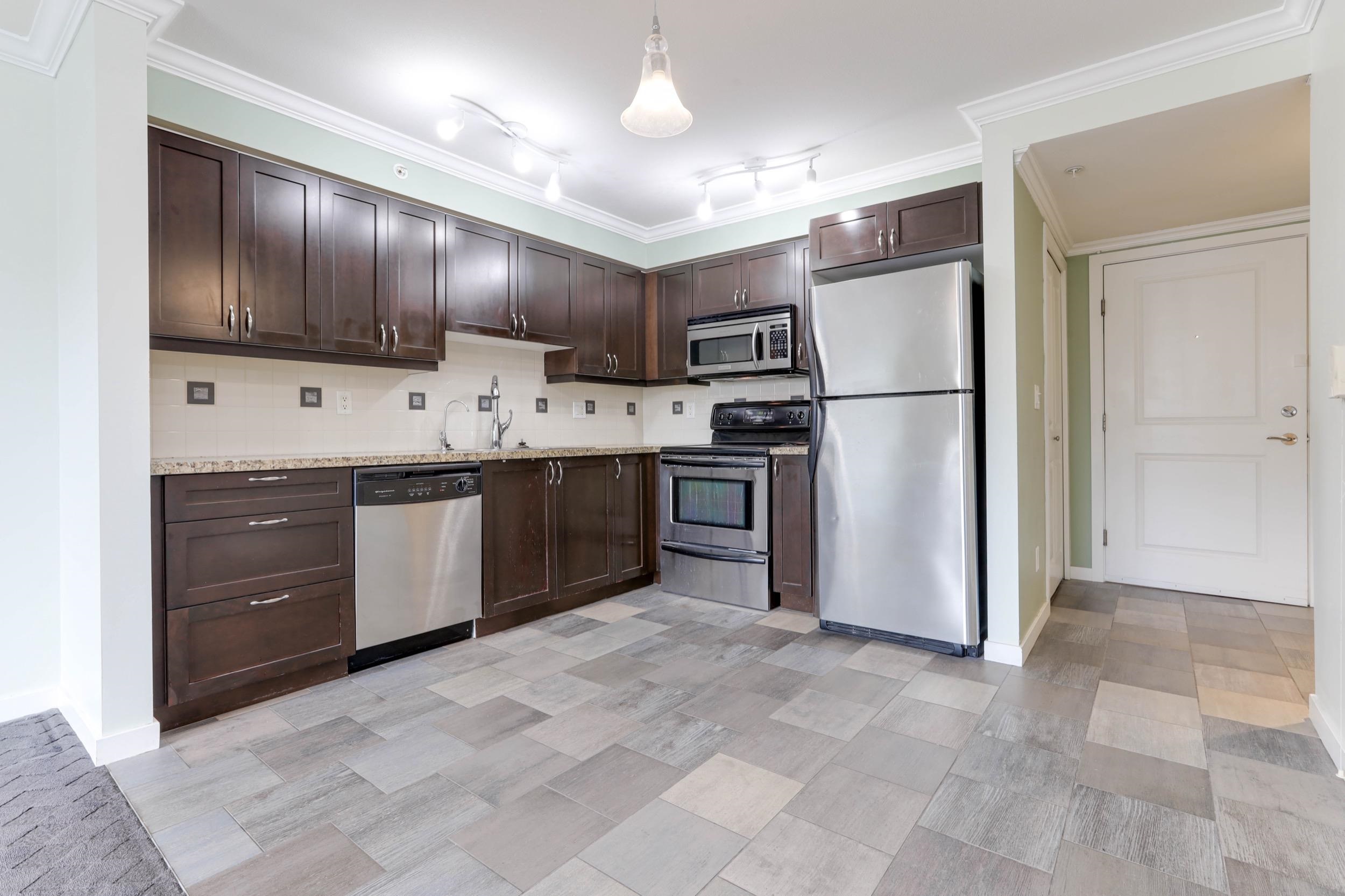 402 2511 KING GEORGE BOULEVARD 10