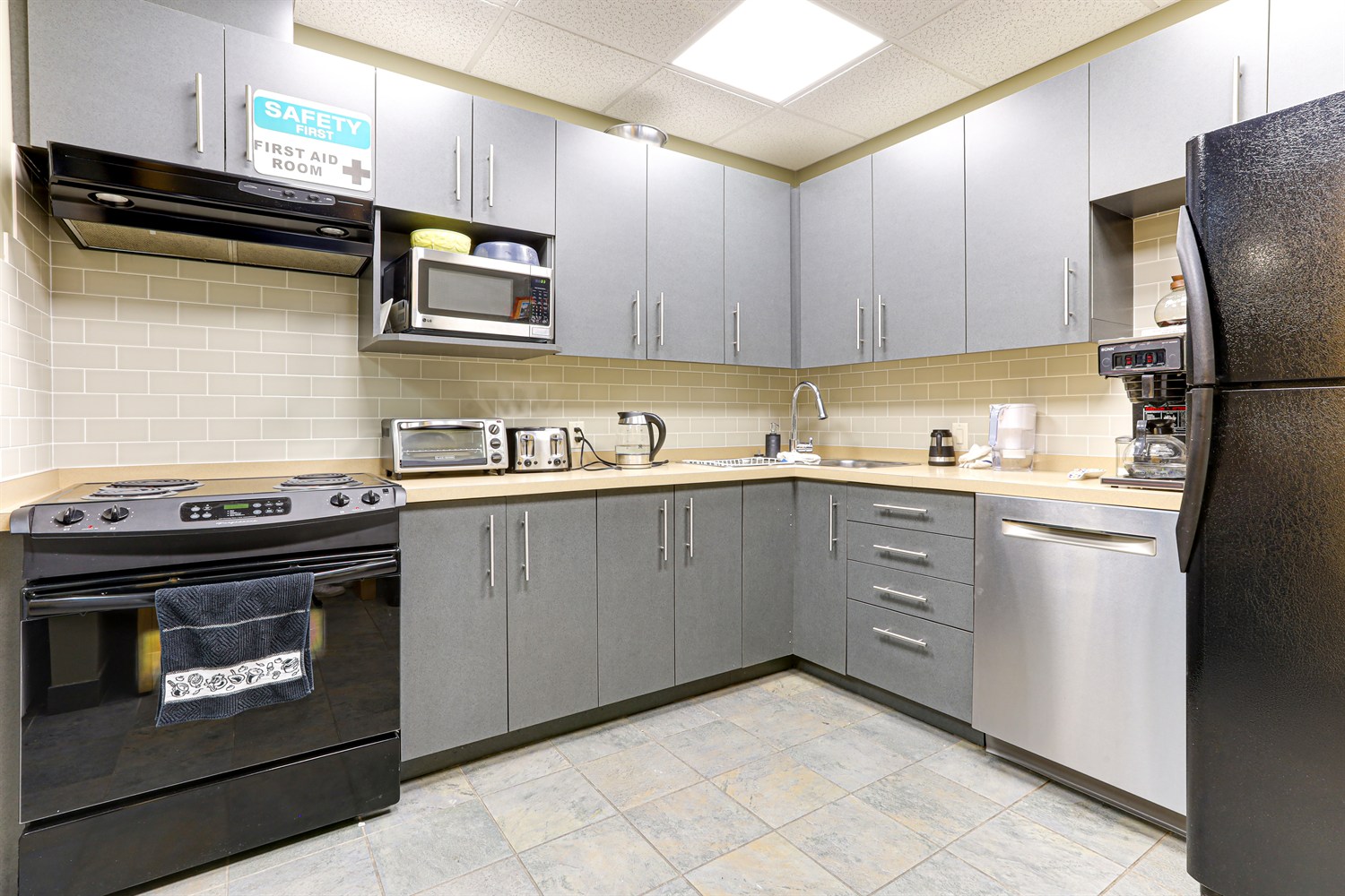 2572 DAVIES AVENUE, Port Coquitlam BC 9